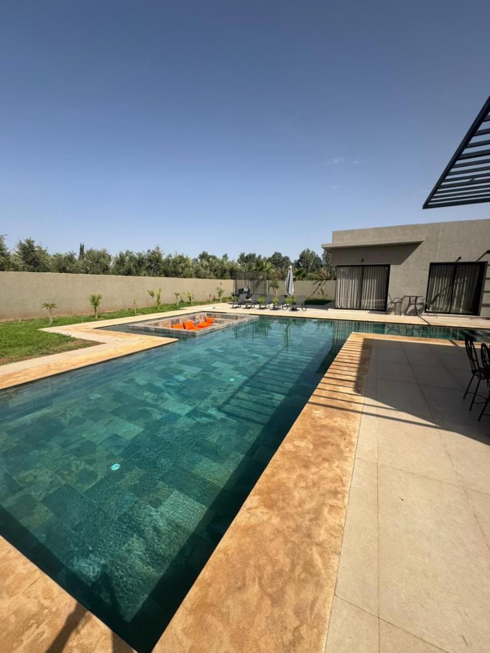 Charmante Aya! Elegante & Calme Avec Piscine
