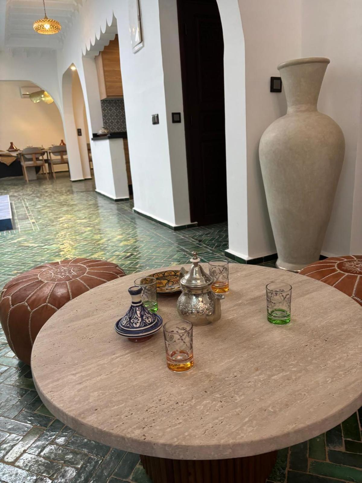 Privatise Jusqu A 10 Personnes Avec 5 Suites, Bassin Et Rooftop A Seulement 15 Minutes A Pied De La Celebre Place Jemaa El Fna * Marrakesh