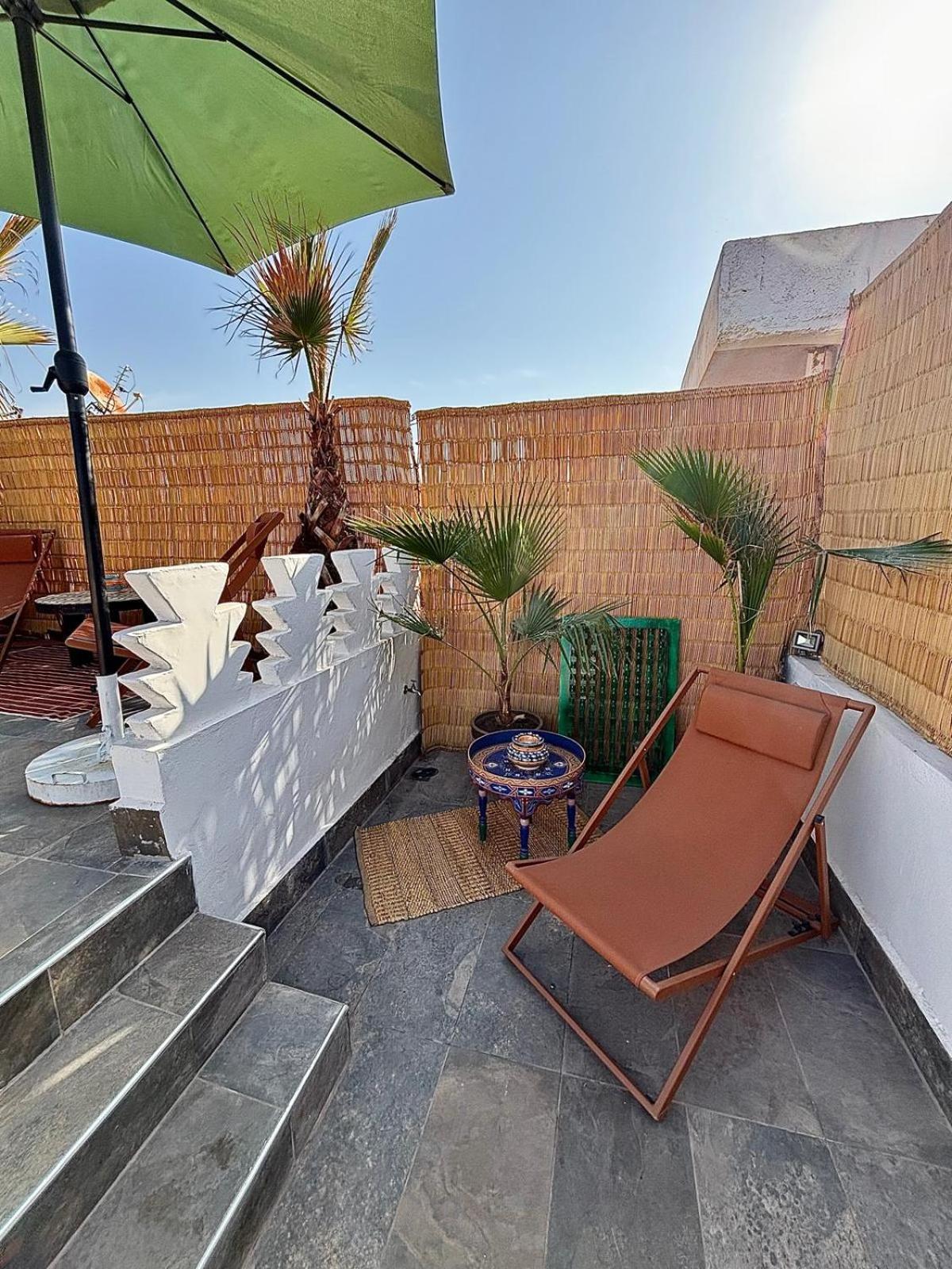 Privatise Jusqu A 10 Personnes Avec 5 Suites, Bassin Et Rooftop A Seulement 15 Minutes A Pied De La Celebre Place Jemaa El Fna Сasa de vacaciones *