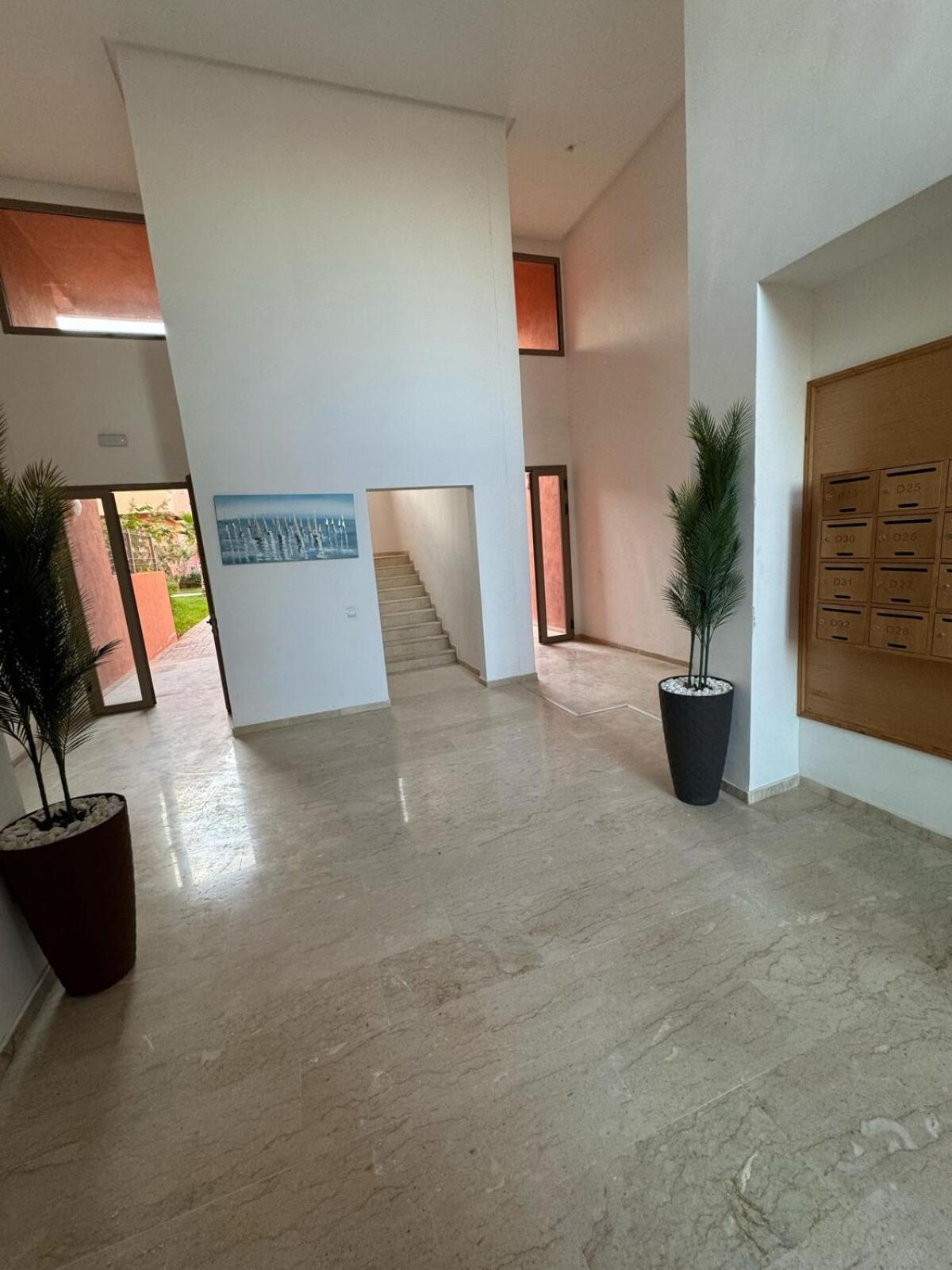 Modern 2 Bedrooms Apartment *
