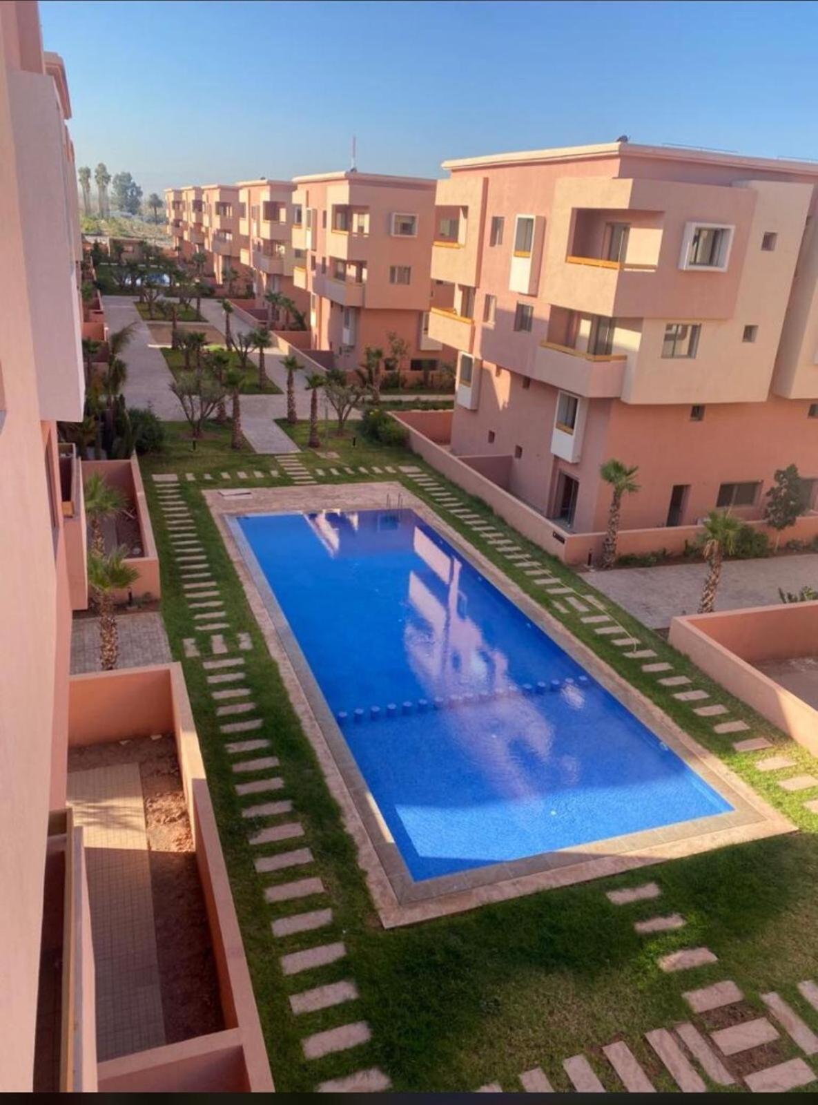Modern 2 Bedrooms Apartment *