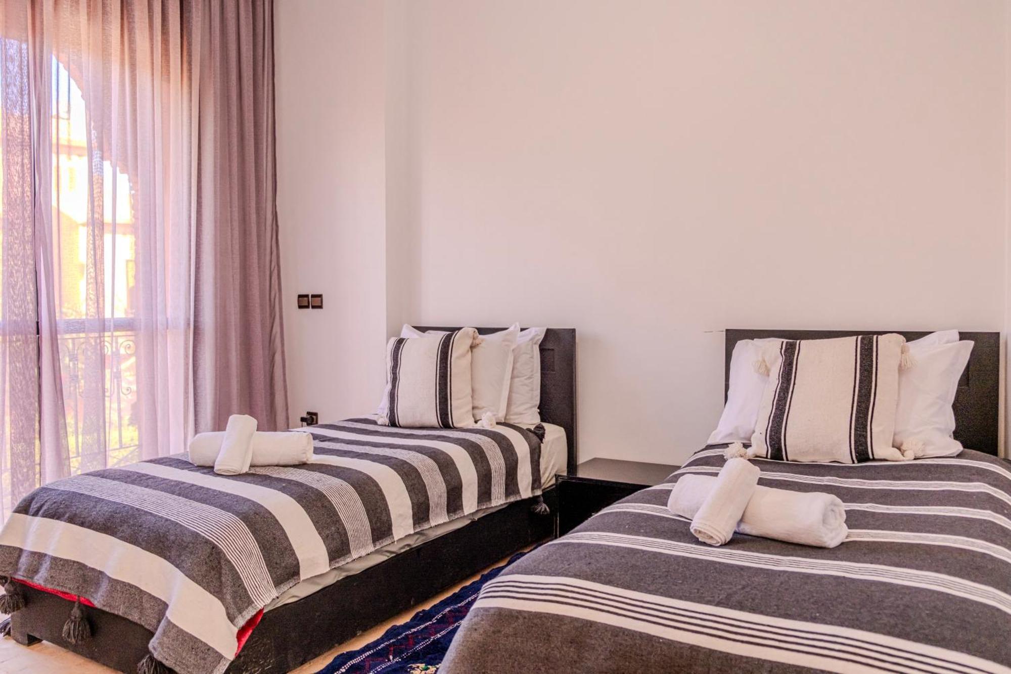Luxury With Pool, Garden & Gated Security Villa *