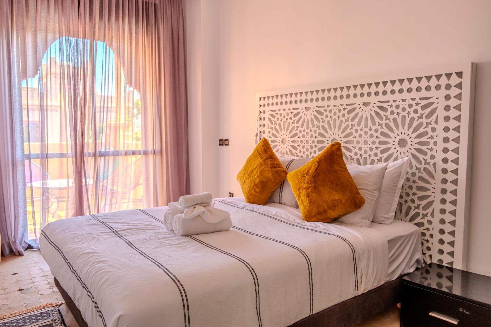Villa Luxury With Pool, Garden & Gated Security Marrakesh