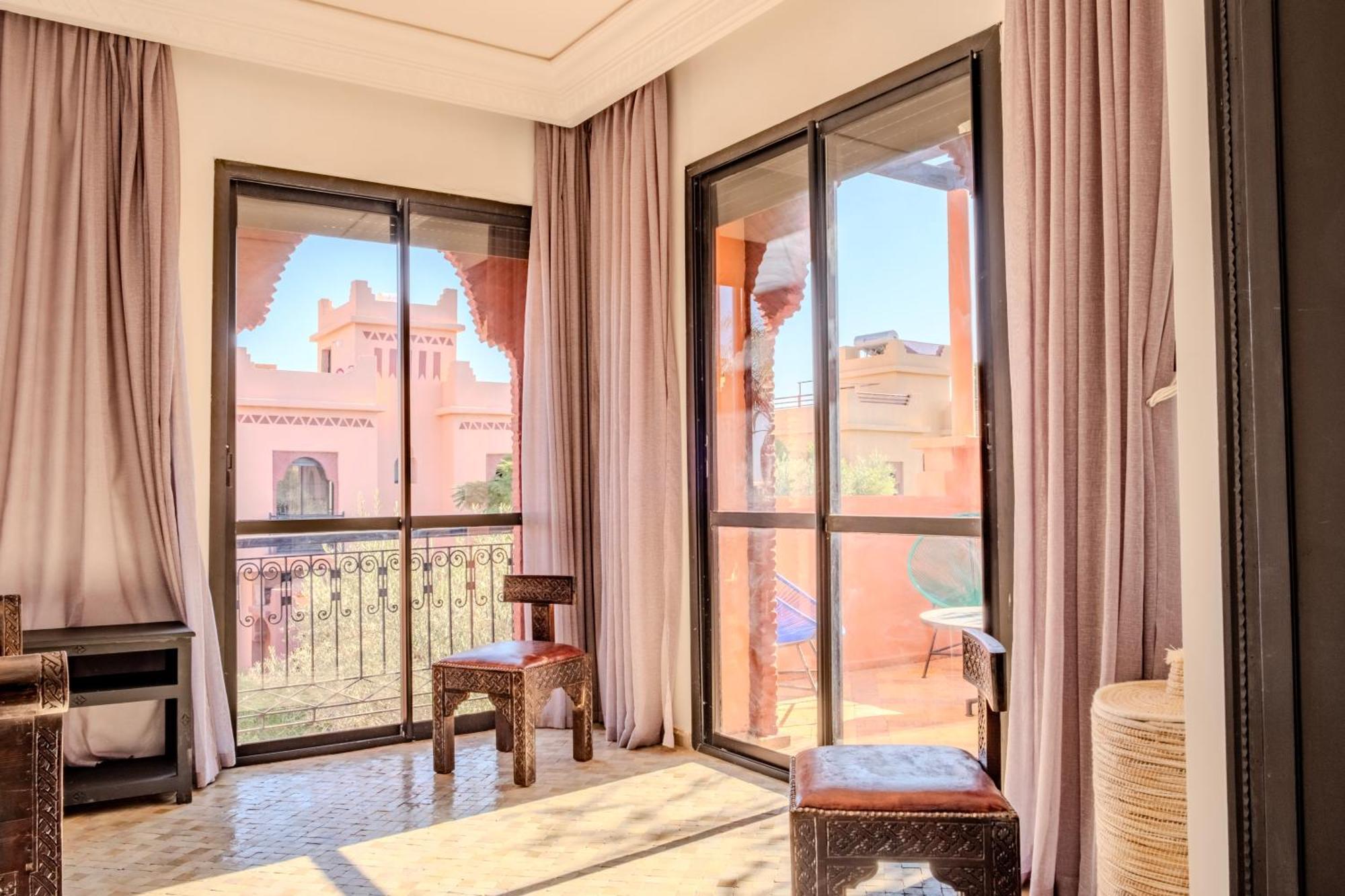 Luxury With Pool, Garden & Gated Security * Marrakesh