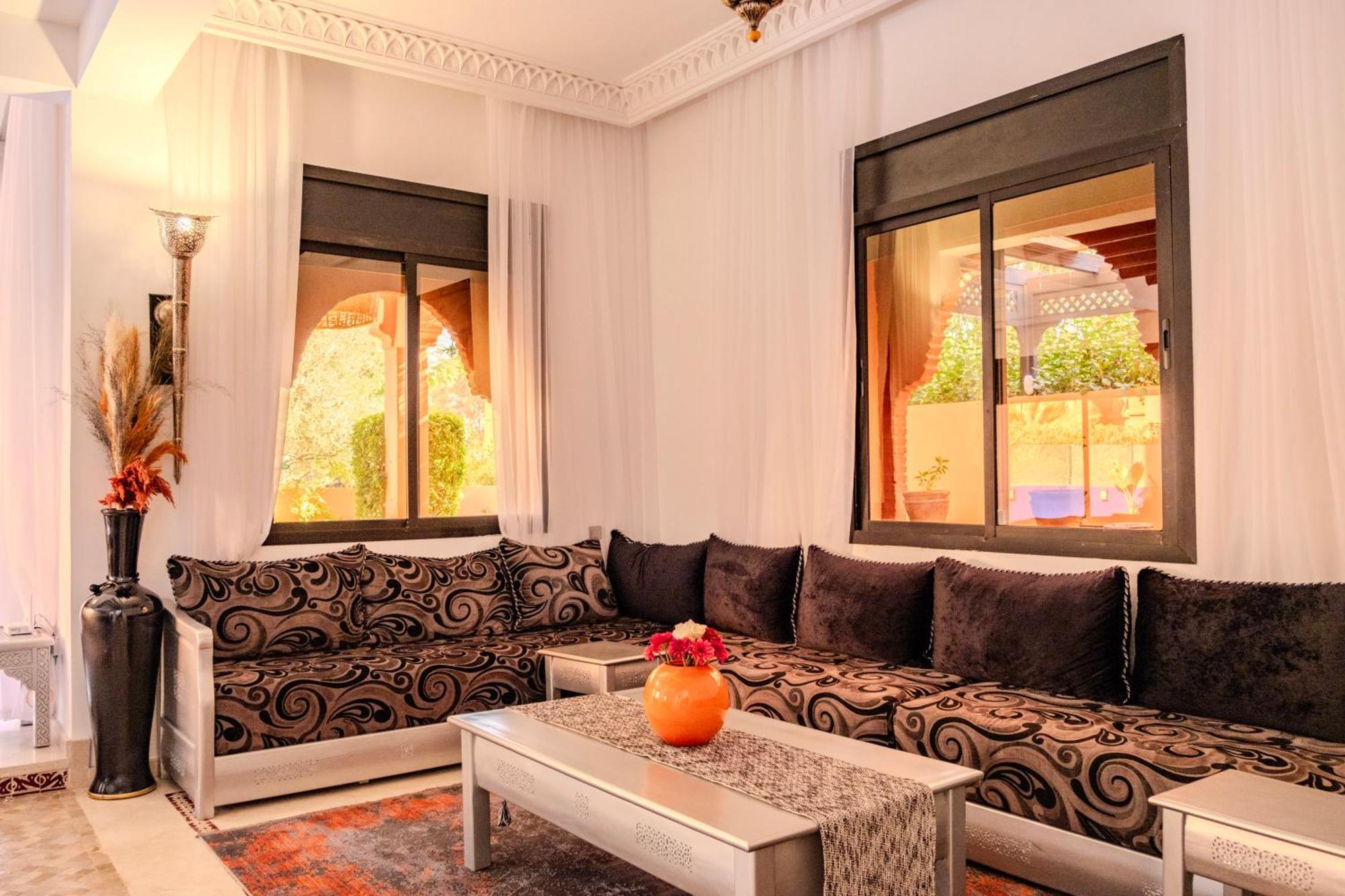Luxury With Pool, Garden & Gated Security