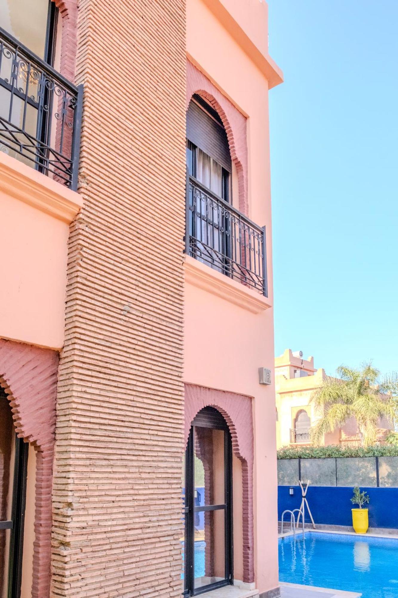Luxury With Pool, Garden & Gated Security Villa