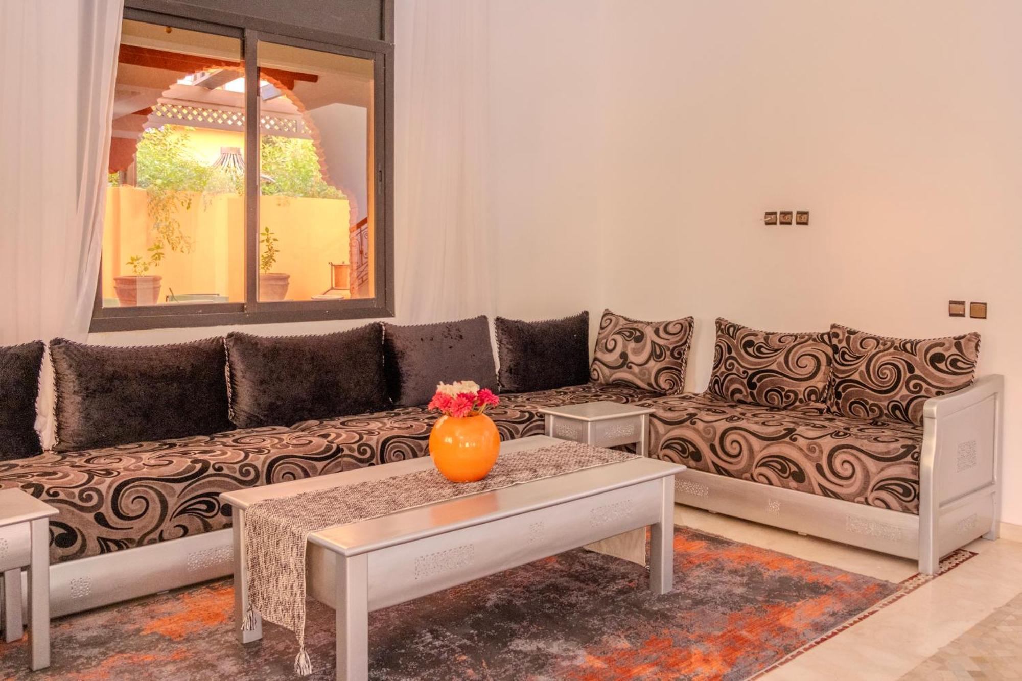 Luxury With Pool, Garden & Gated Security * Marrakesh