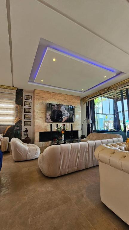 Villa Luxury 5 Bedroom Large *