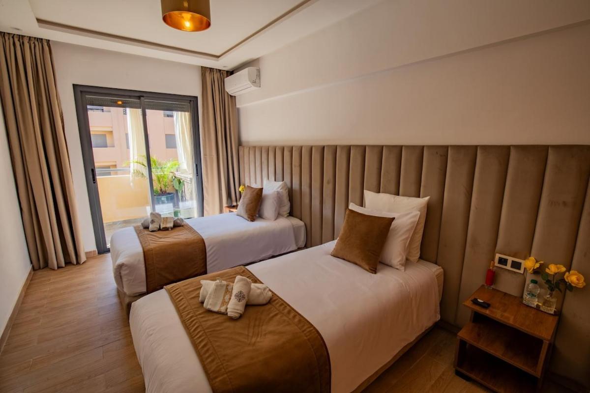 Golden Palm Apartment