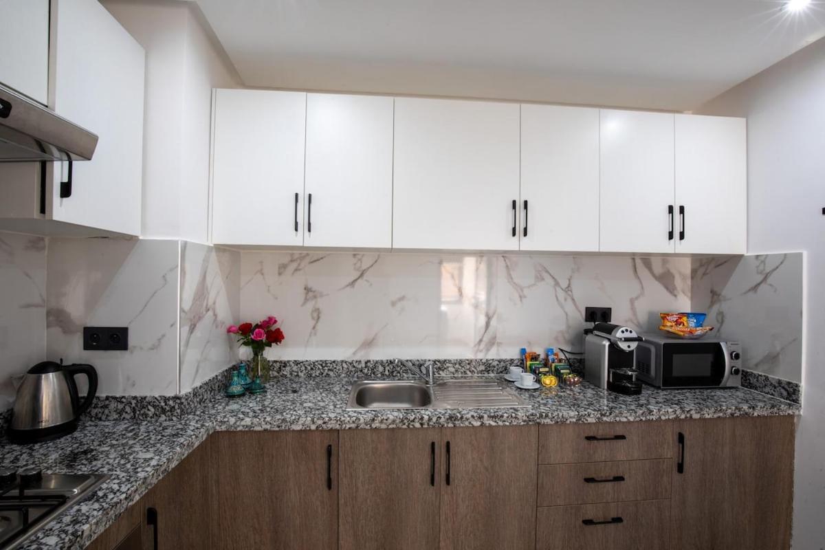 Golden Palm Apartment