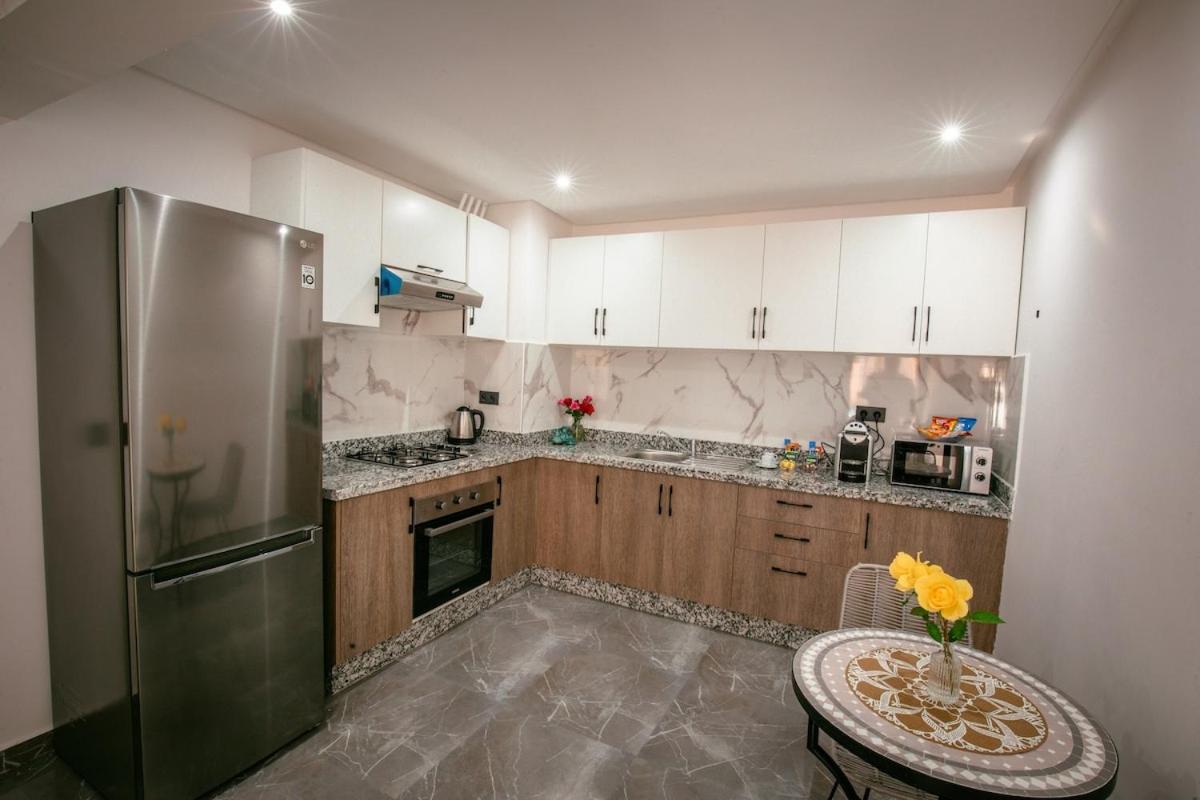 Golden Palm Apartment *