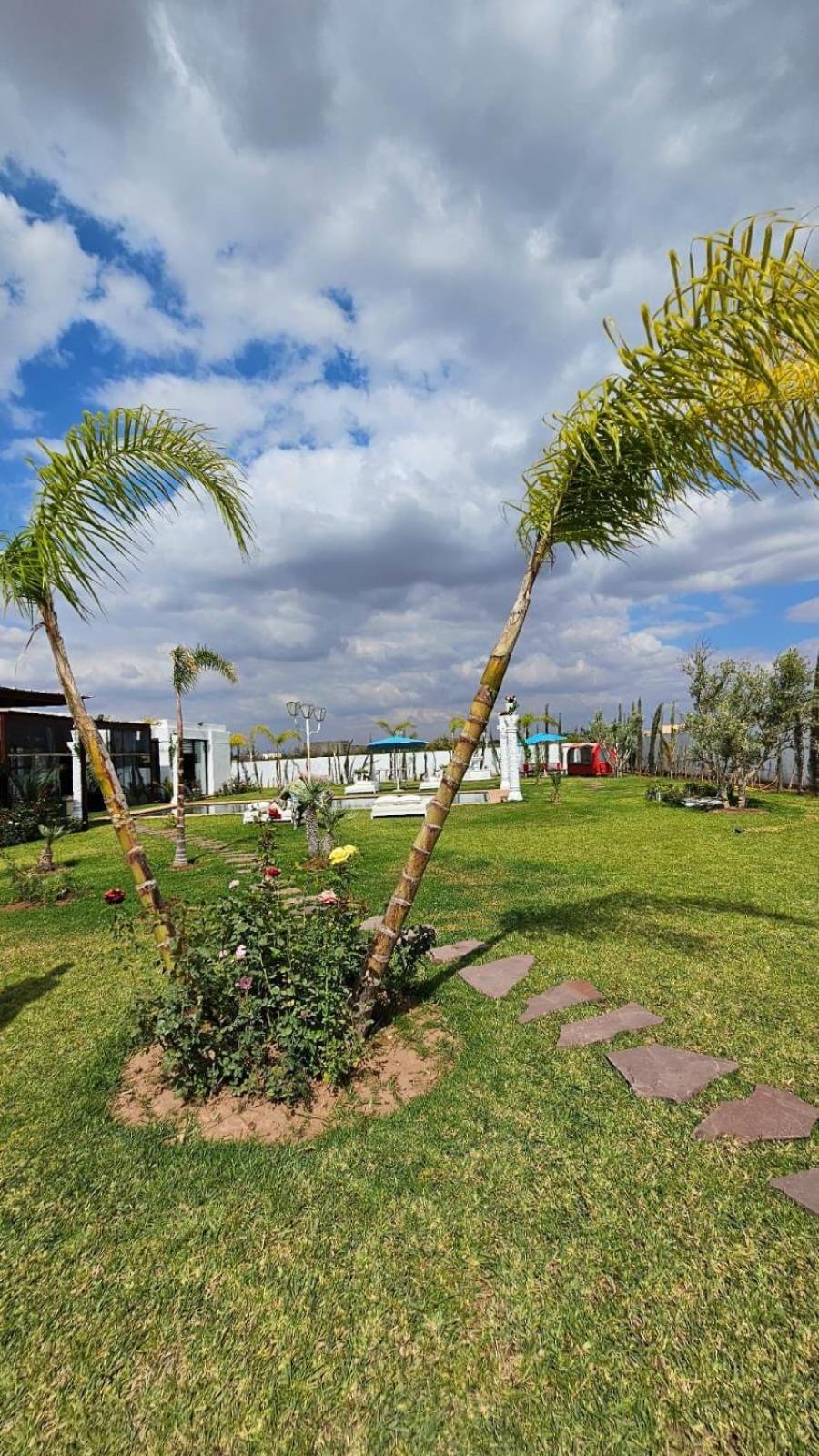 Villa Luxury 5 Bedroom Large *