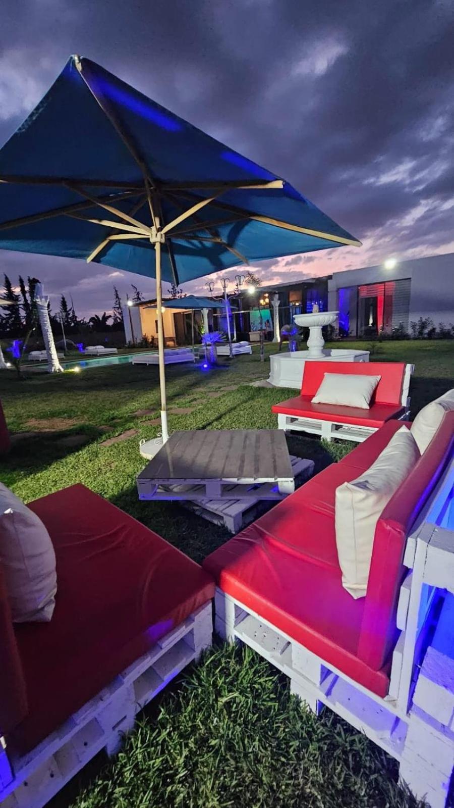 Luxury 5 Bedroom Large Villa *