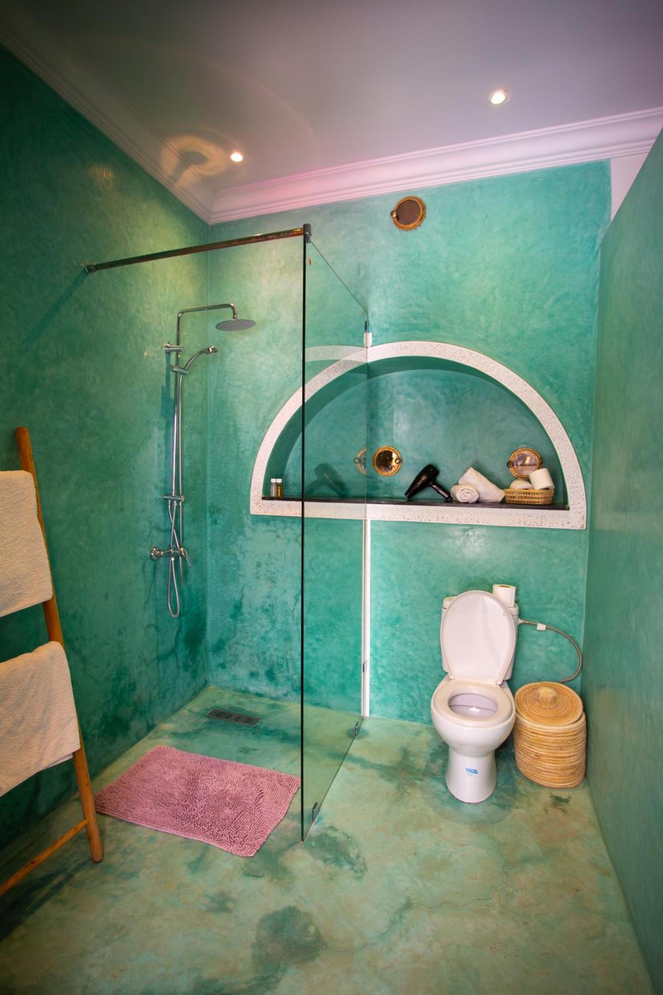 Bab Ahmar Riad *