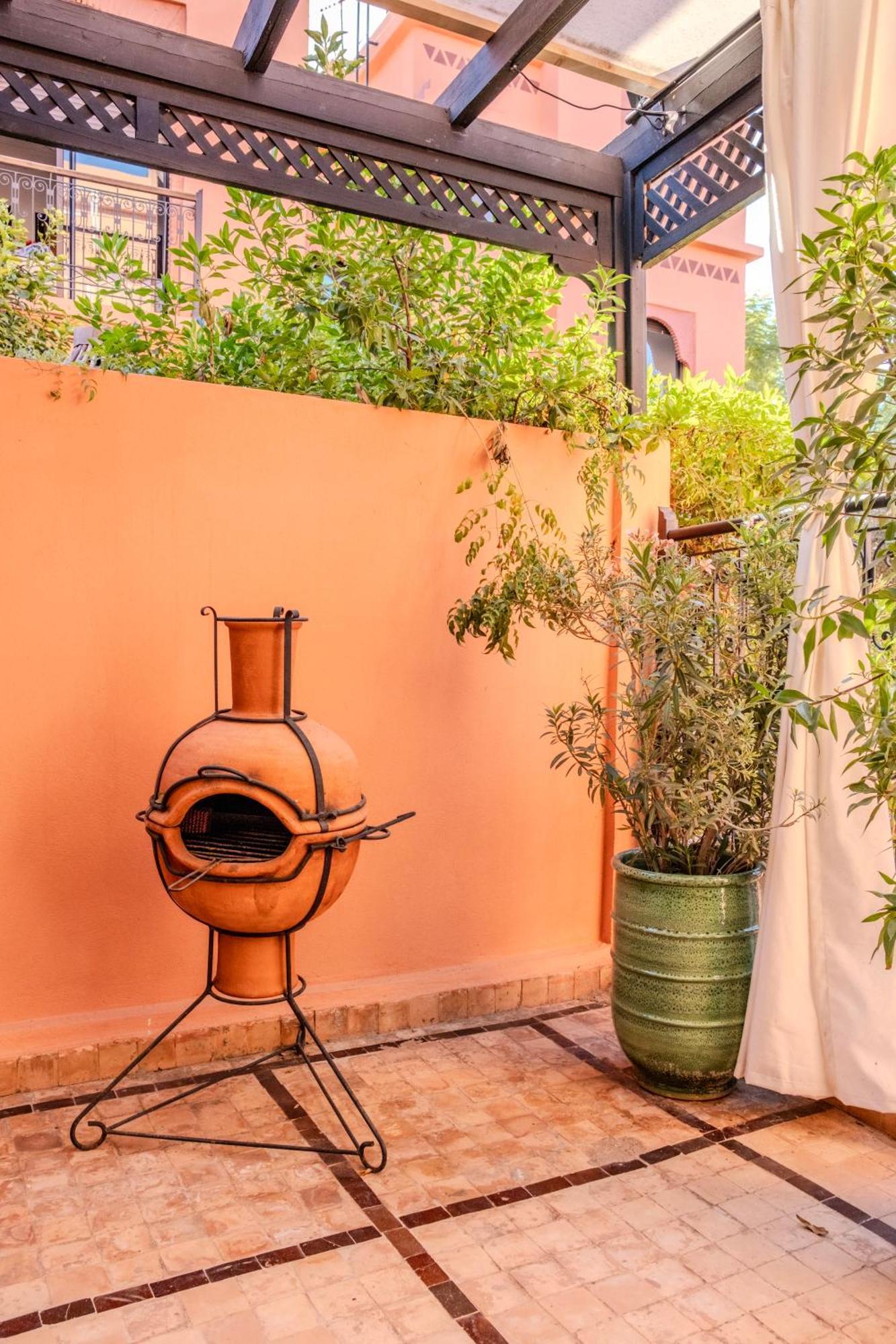 Luxury With Pool, Garden & Gated Security Villa