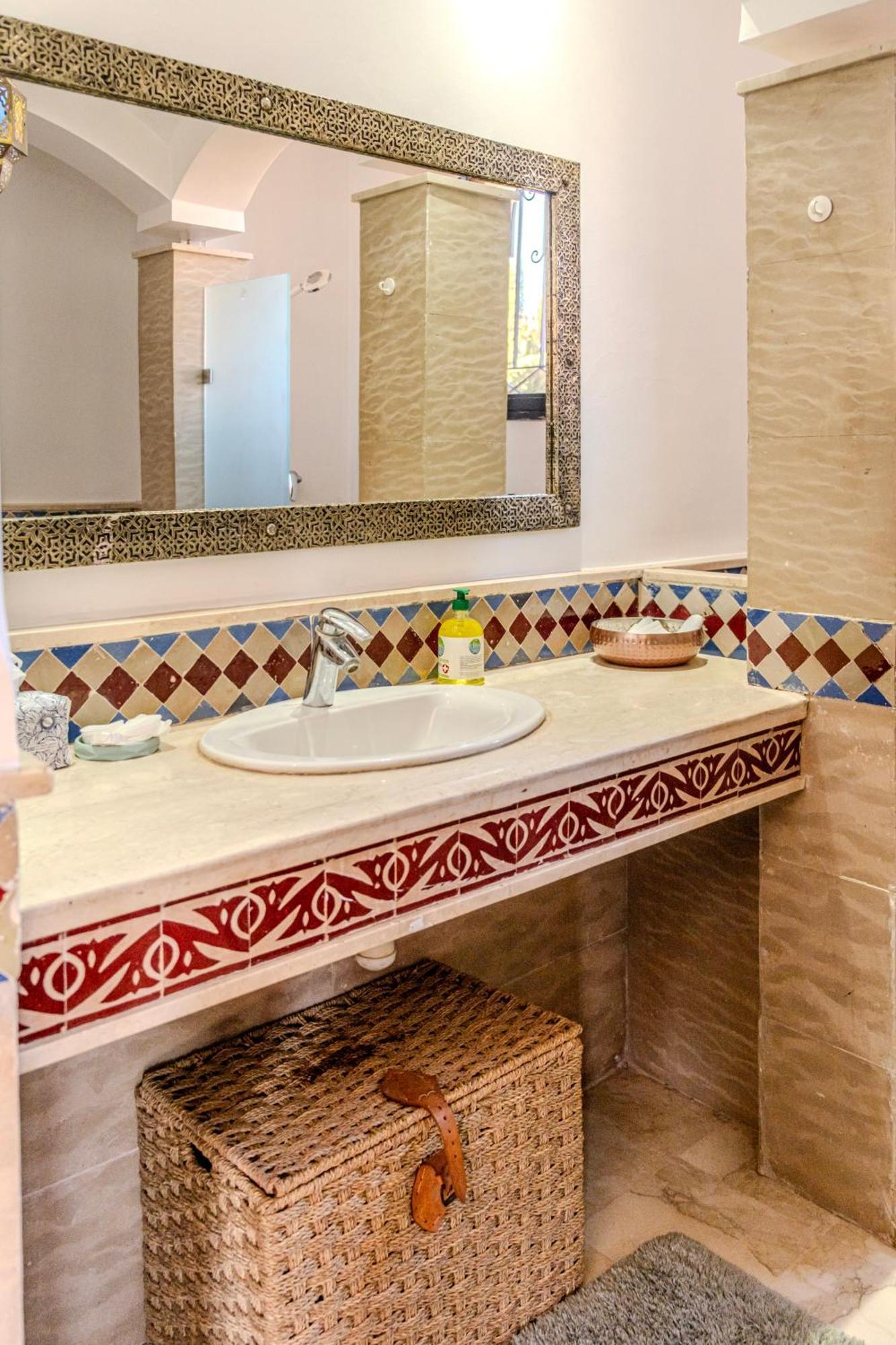 Luxury With Pool, Garden & Gated Security * Marrakesh