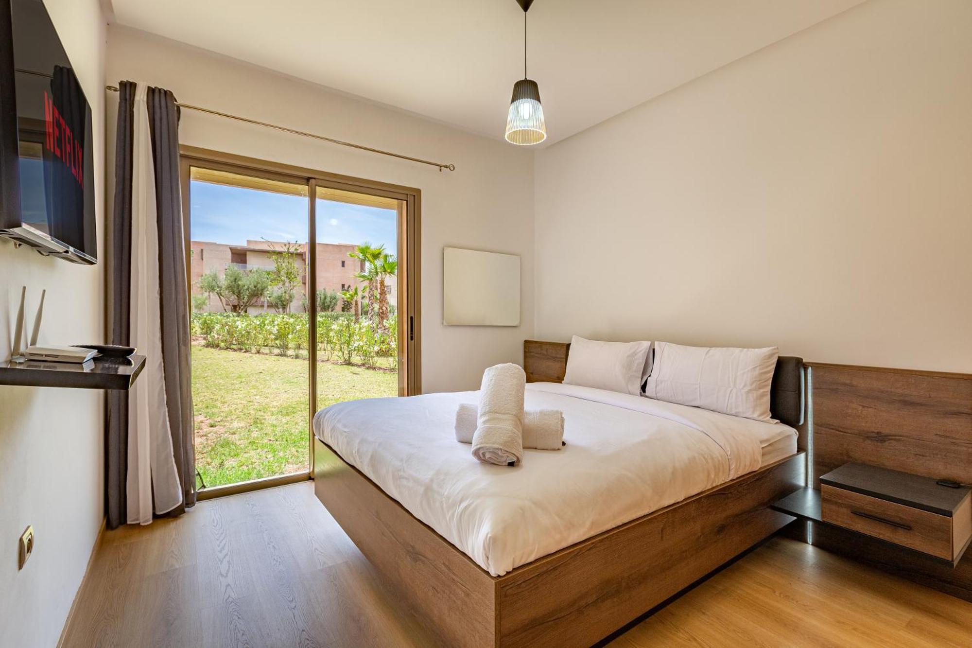 Luxury Garden-level With Poolside Serenity Apartment