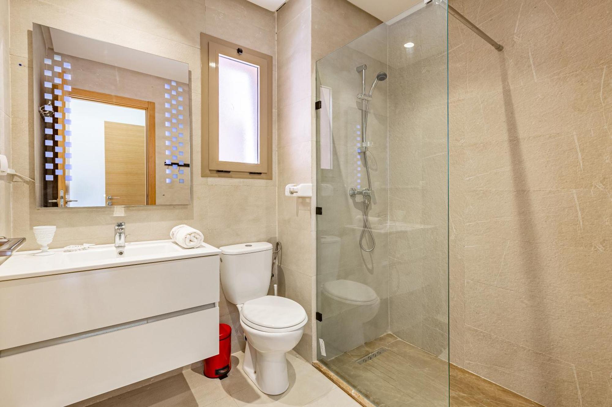 Luxury Garden-level With Poolside Serenity Apartment *