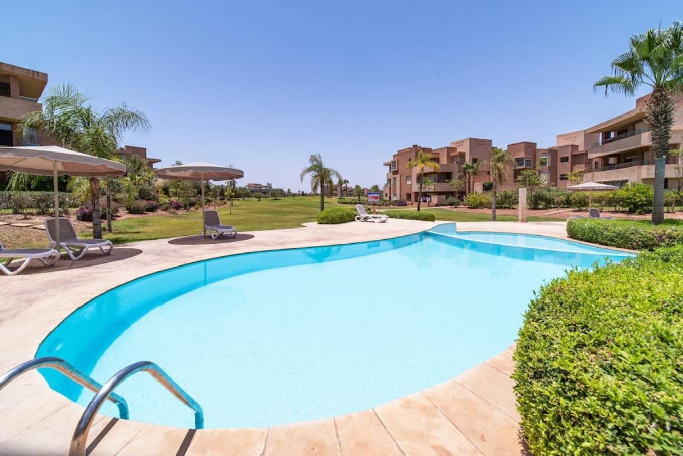 Confort Rez-de-jardin Piscine Wi-fi Terrasse Apartment