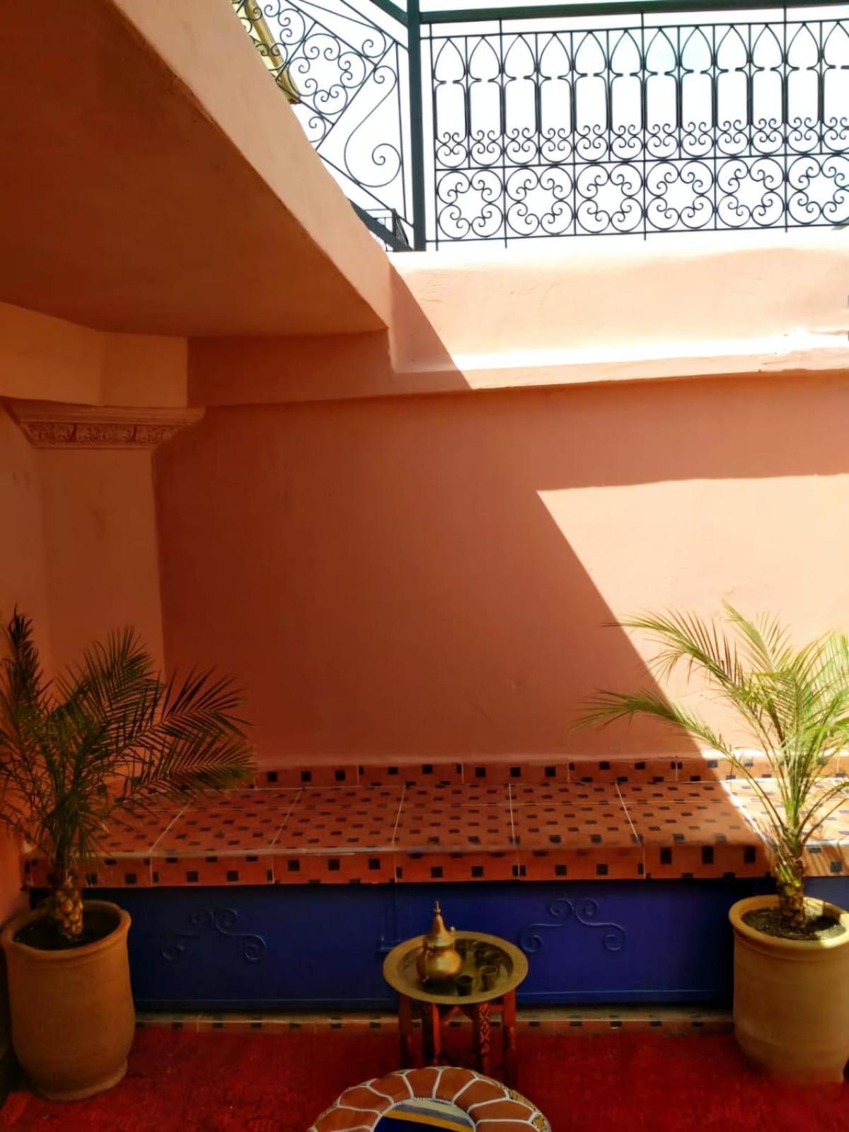 Yazuinaa Riad *