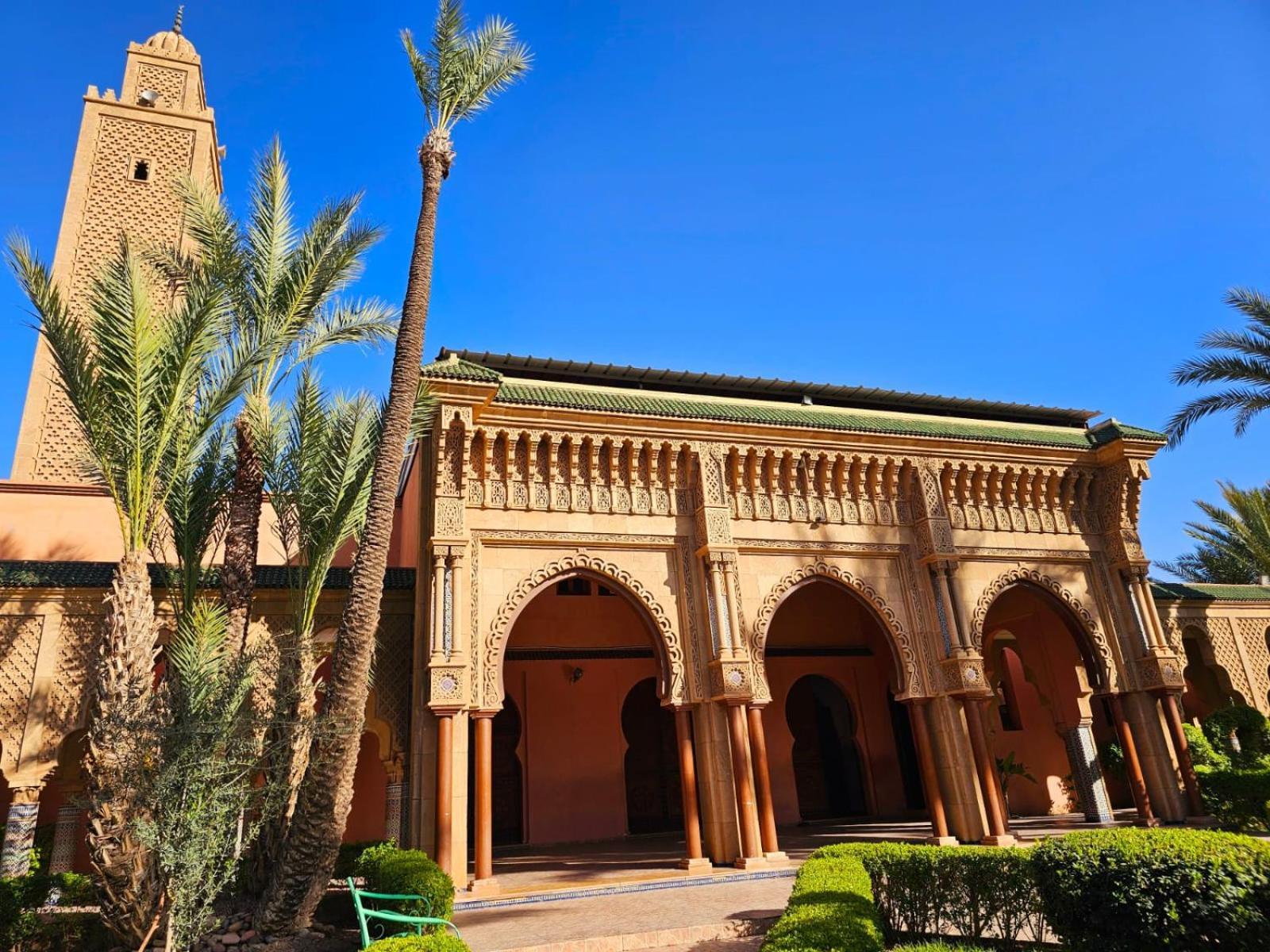 Yazuinaa Riad *