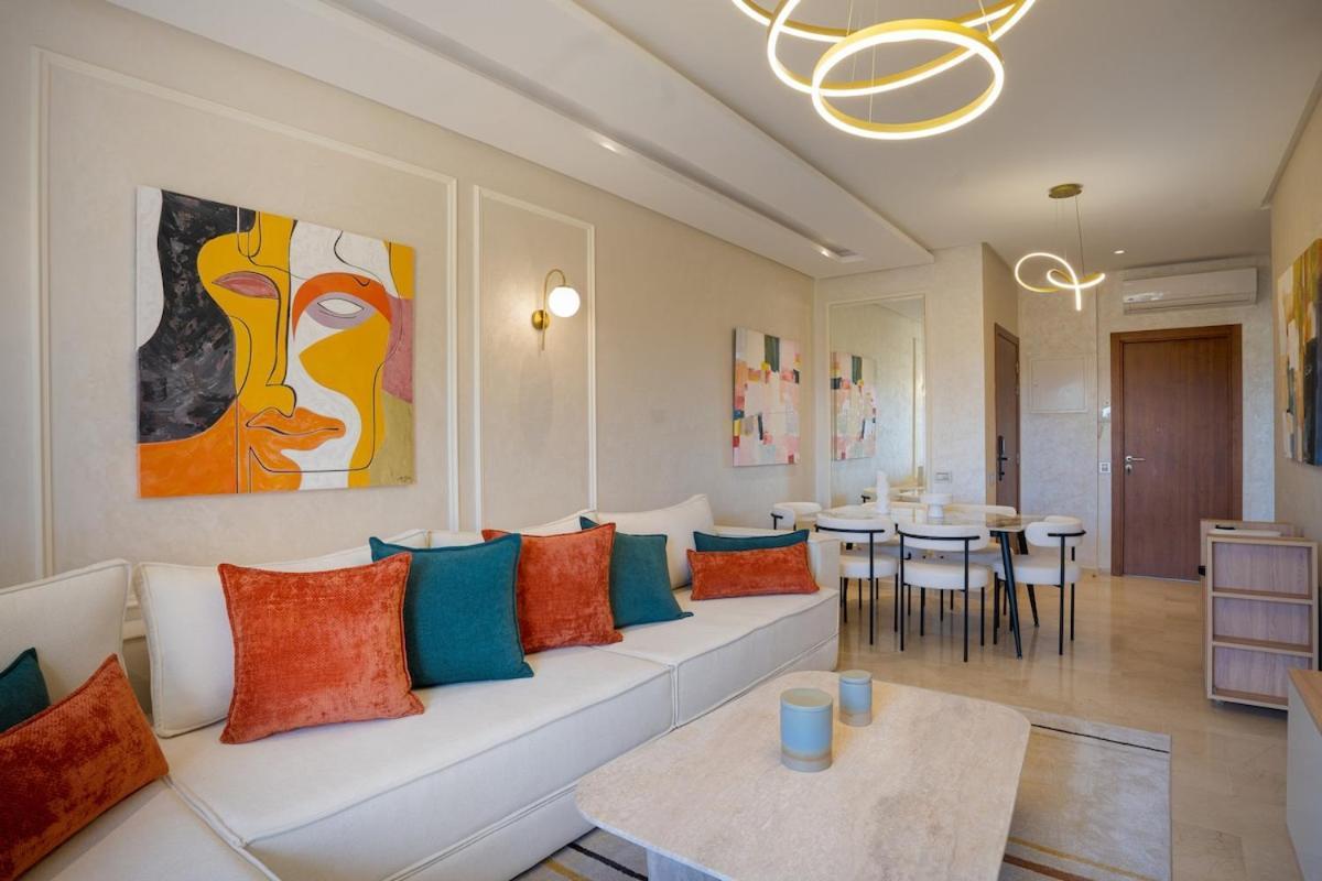 Orange Apartment *
