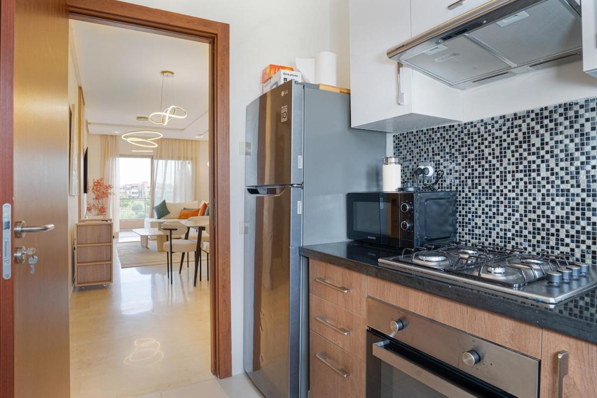 Orange Apartment *