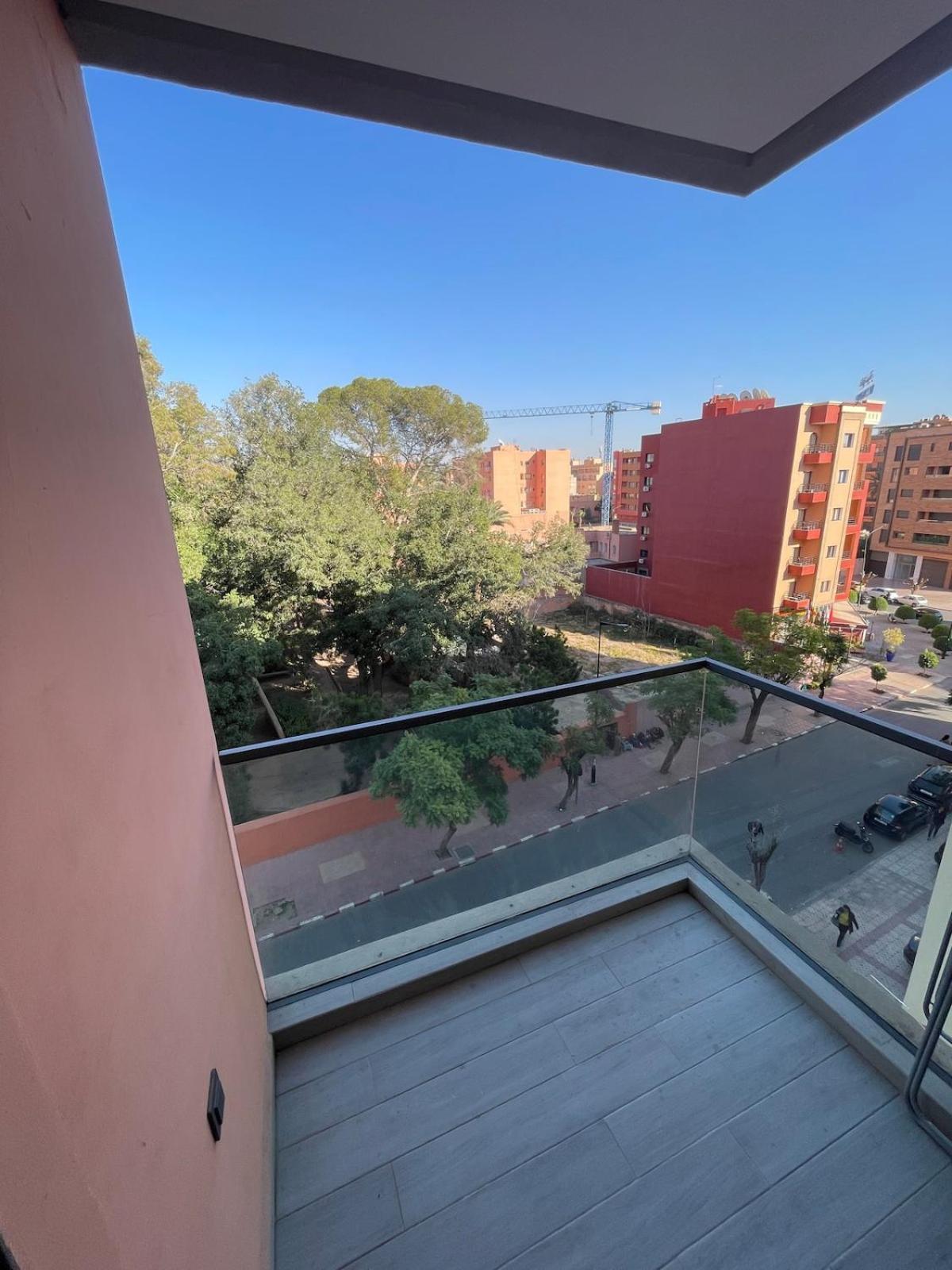 Modern In Ultimate Center With Parking And Balcony