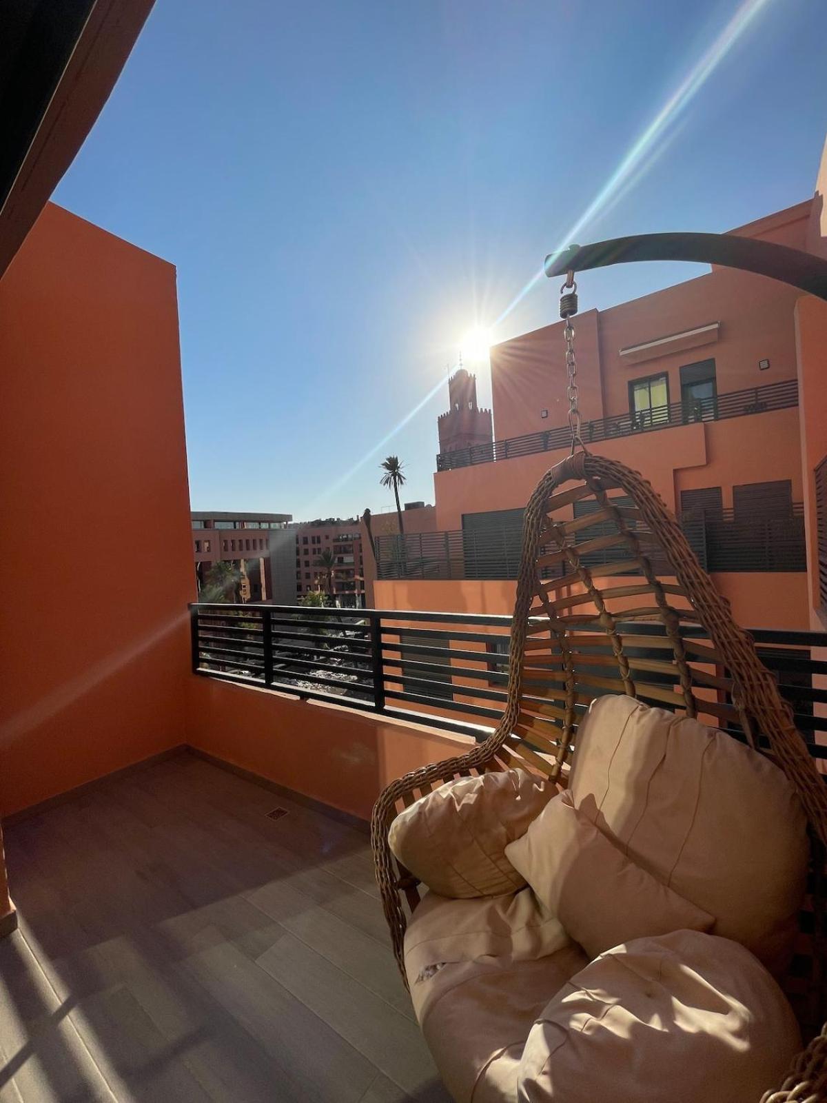 Apartment Modern In Ultimate Center With Parking And Balcony *