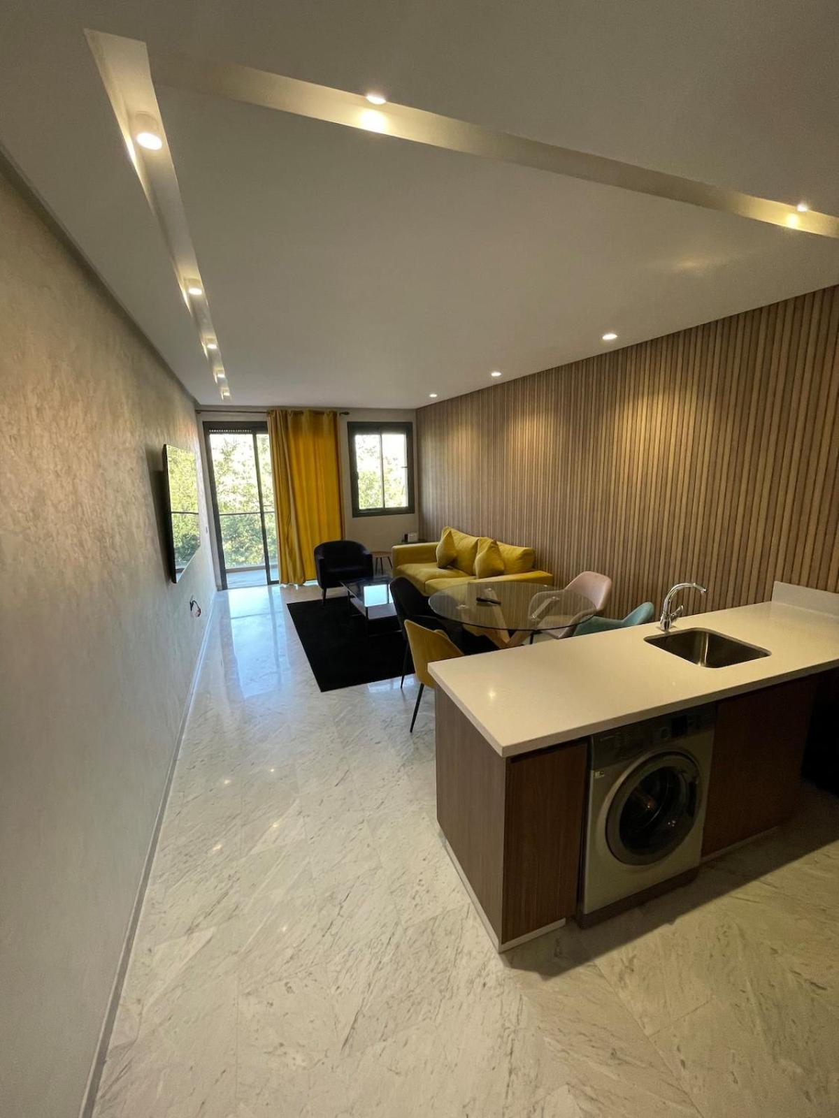 Modern In Ultimate Center With Parking And Balcony Apartment *