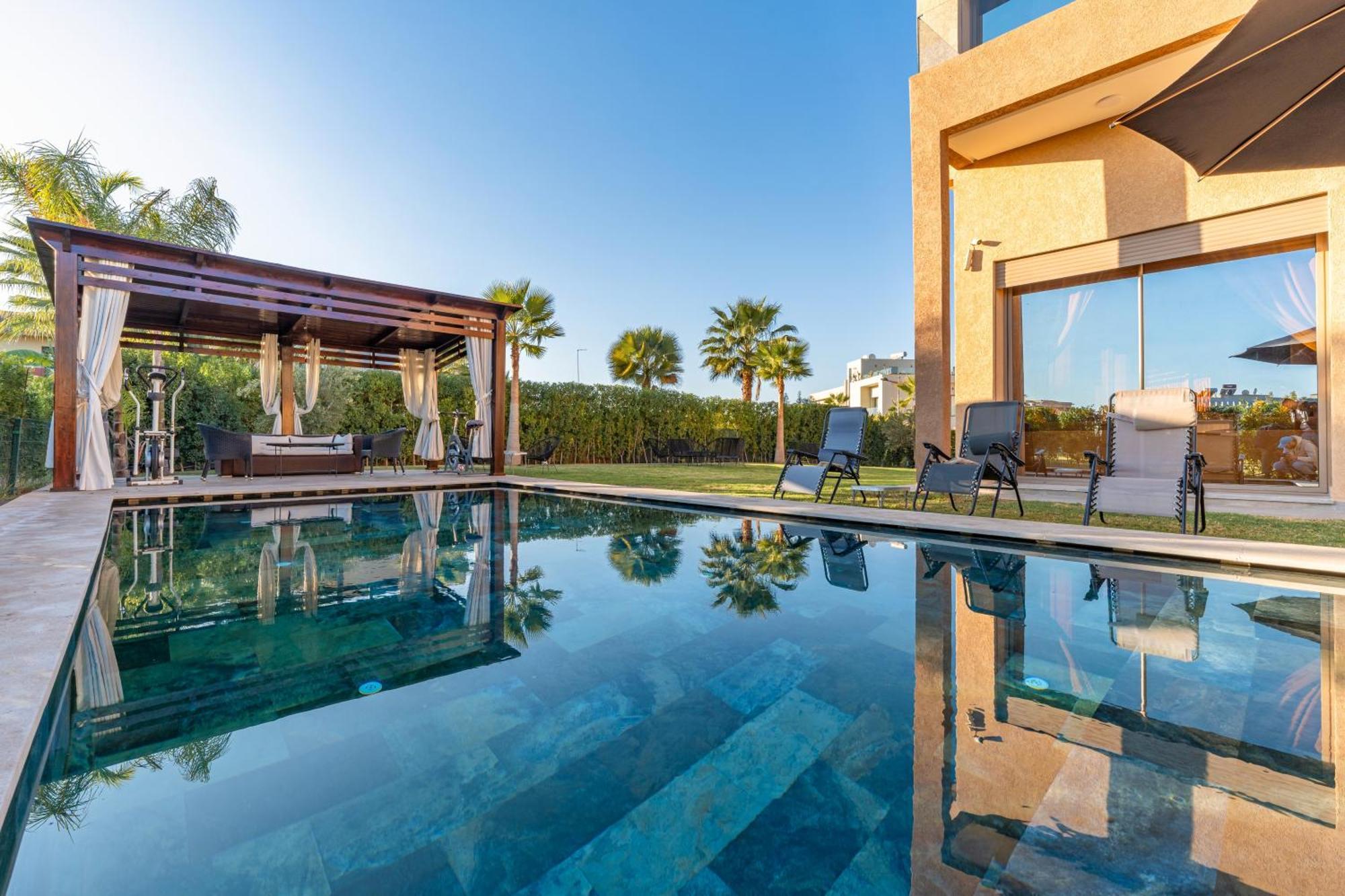Luxruy Golf Only Families Villa