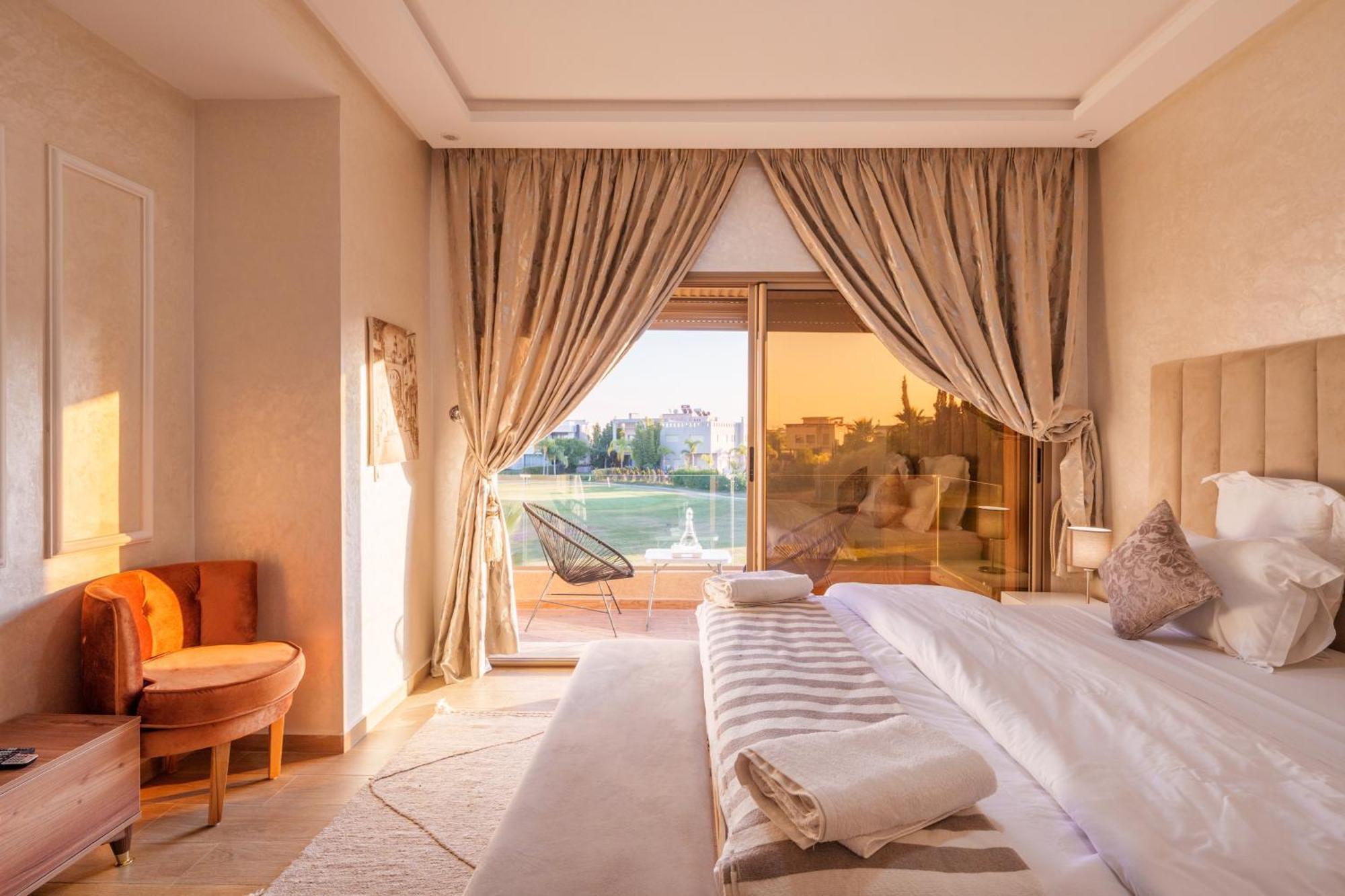 Luxruy Golf Only Families Villa