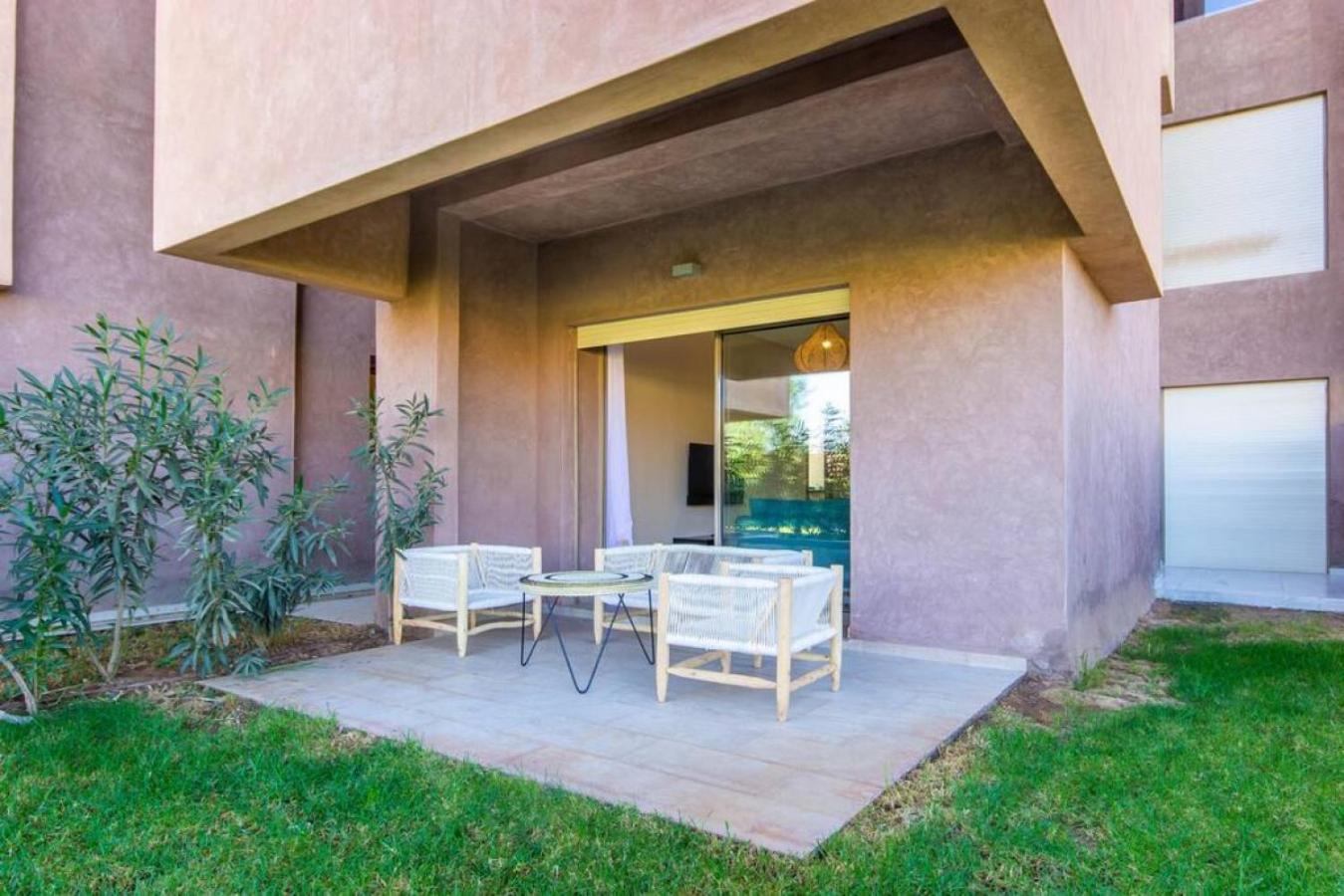 Pool And Garden View Family Relaxation Holiday home *
