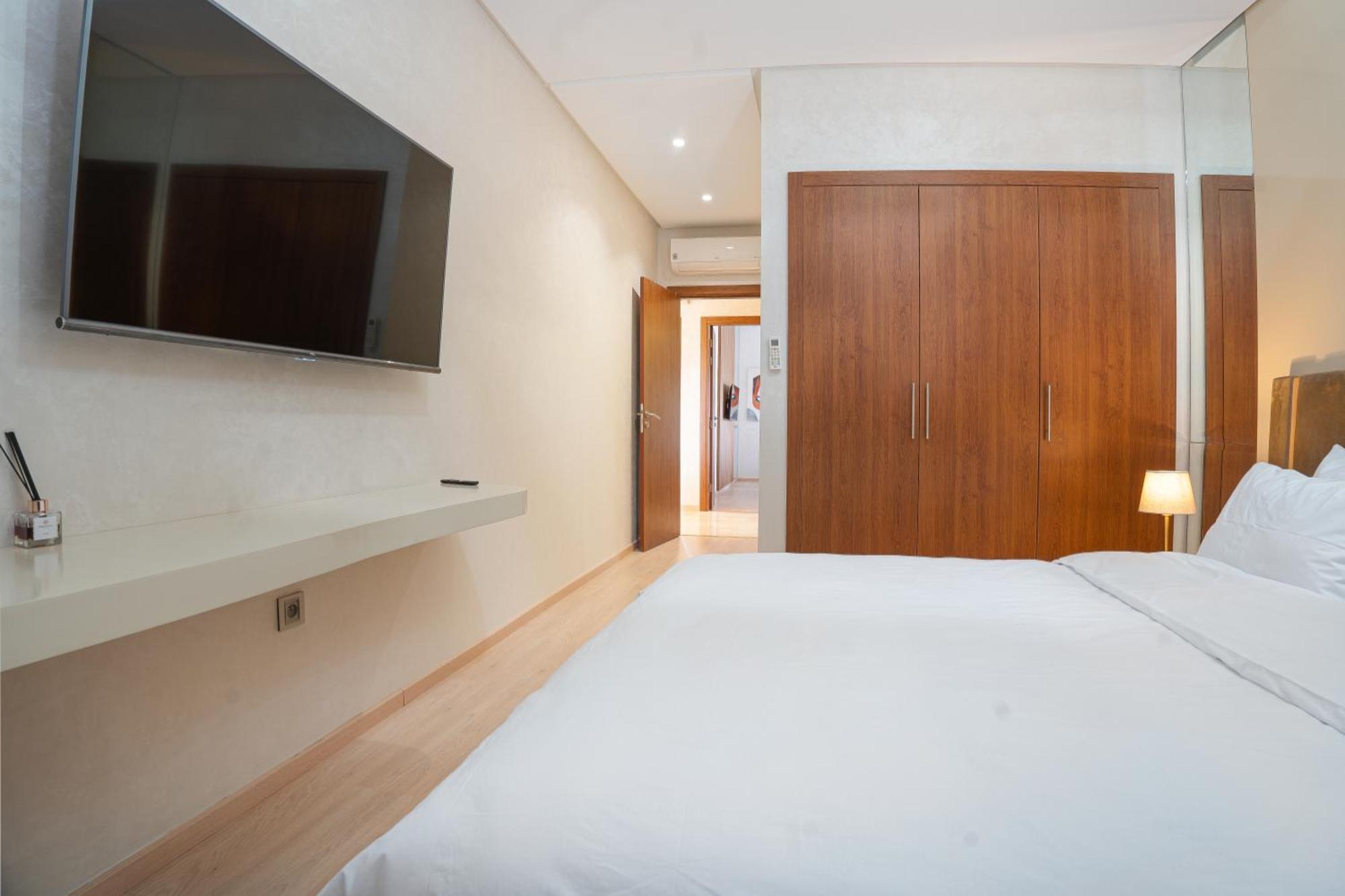 Orange Apartment *