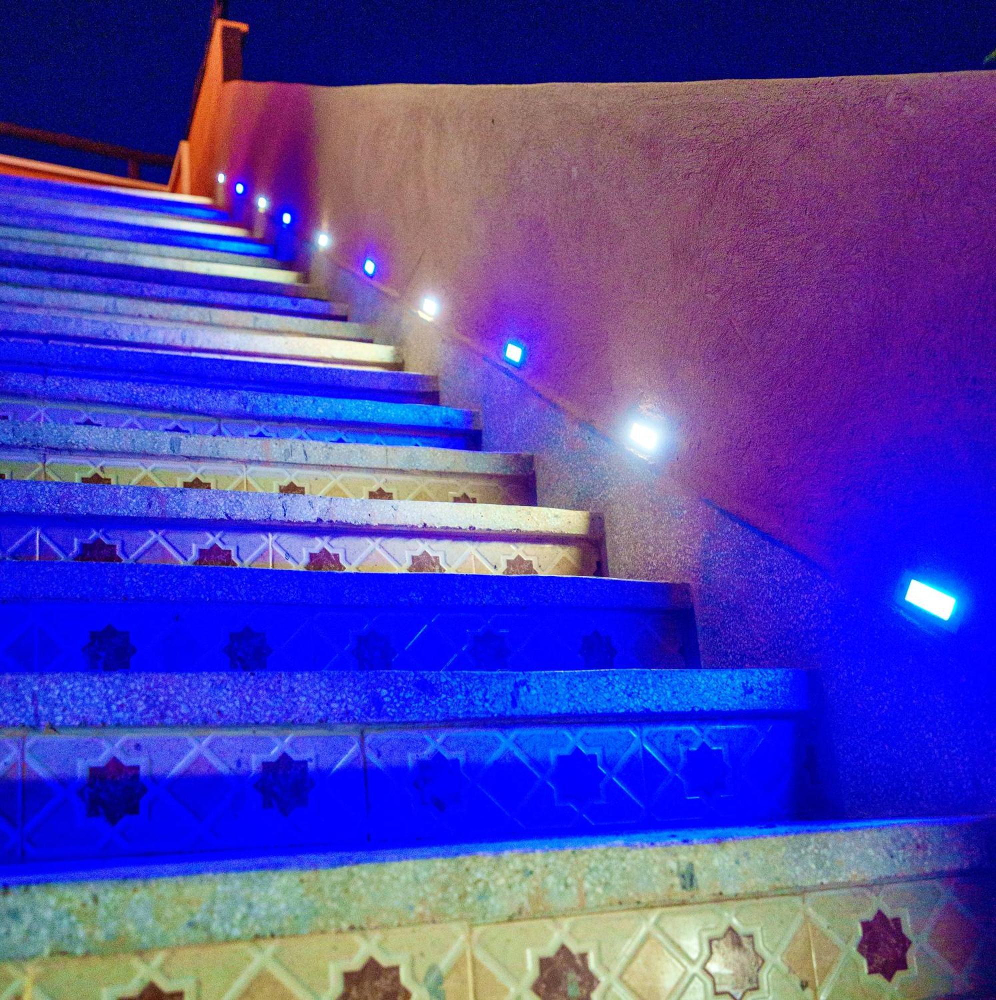 Whisper Hotel *