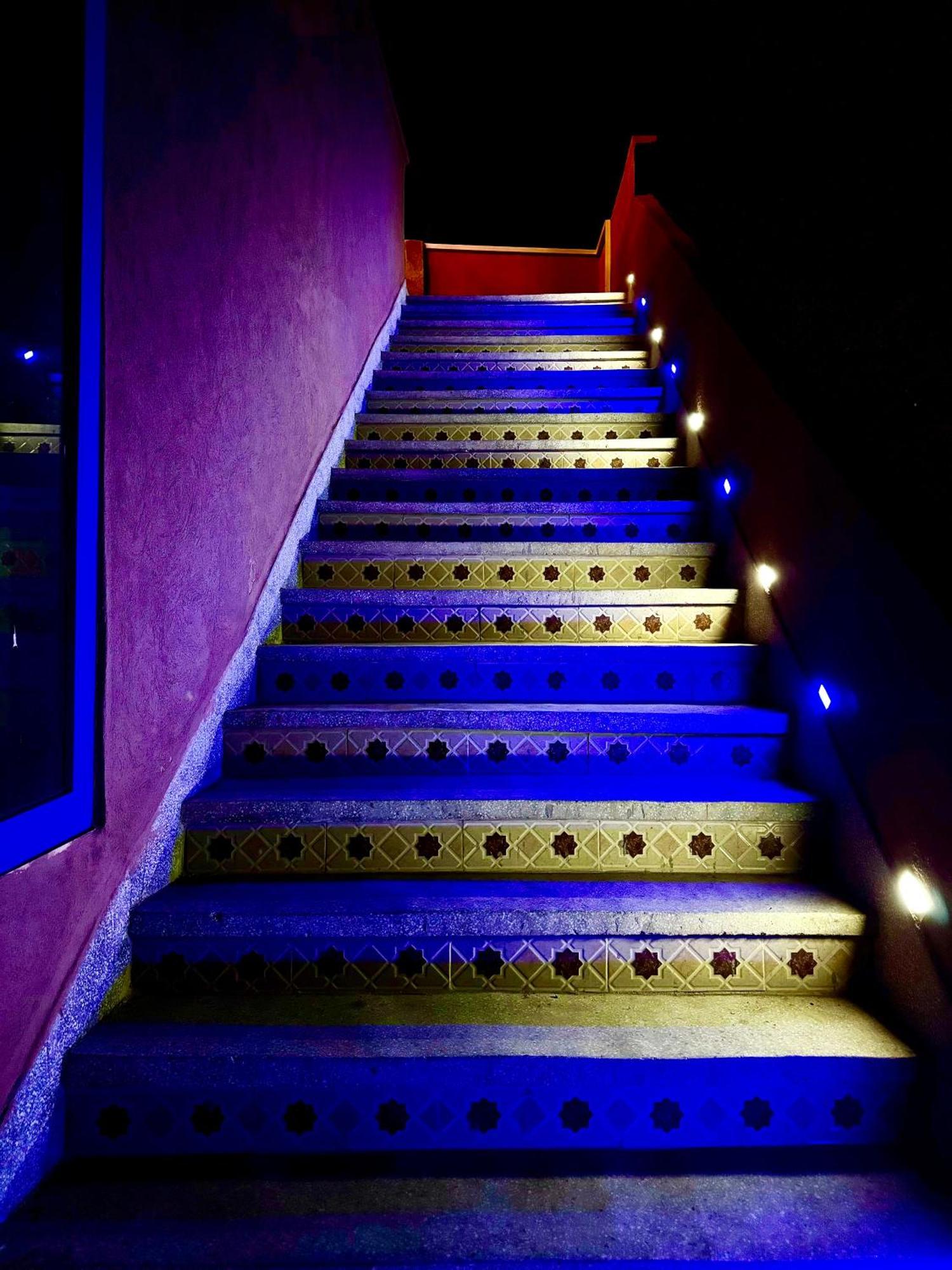 Whisper Hotel *