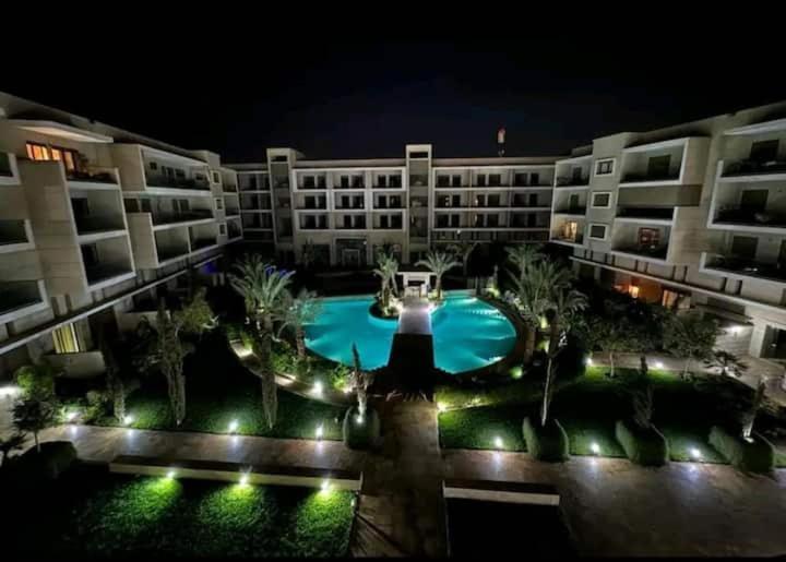 Pearl Cosy Pool View Apartment