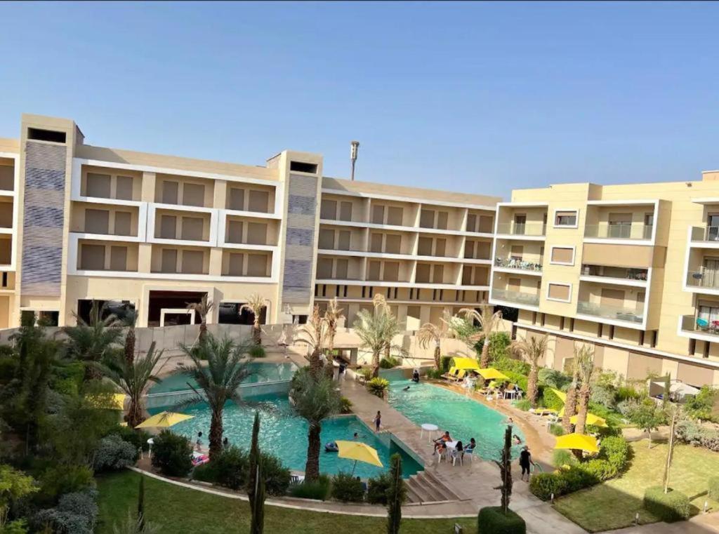 Pearl Cosy Pool View Apartment *