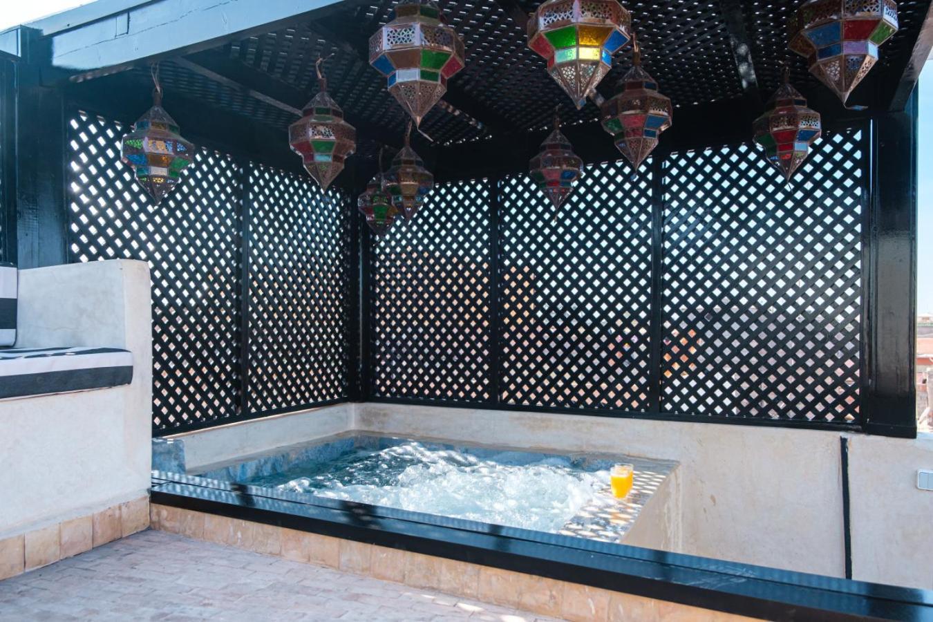 Riad Dar Davia - Jacuzzi Rooftop - Breakfast *