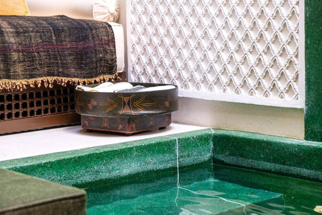 Grenade Exclusif Front Bahia Riad