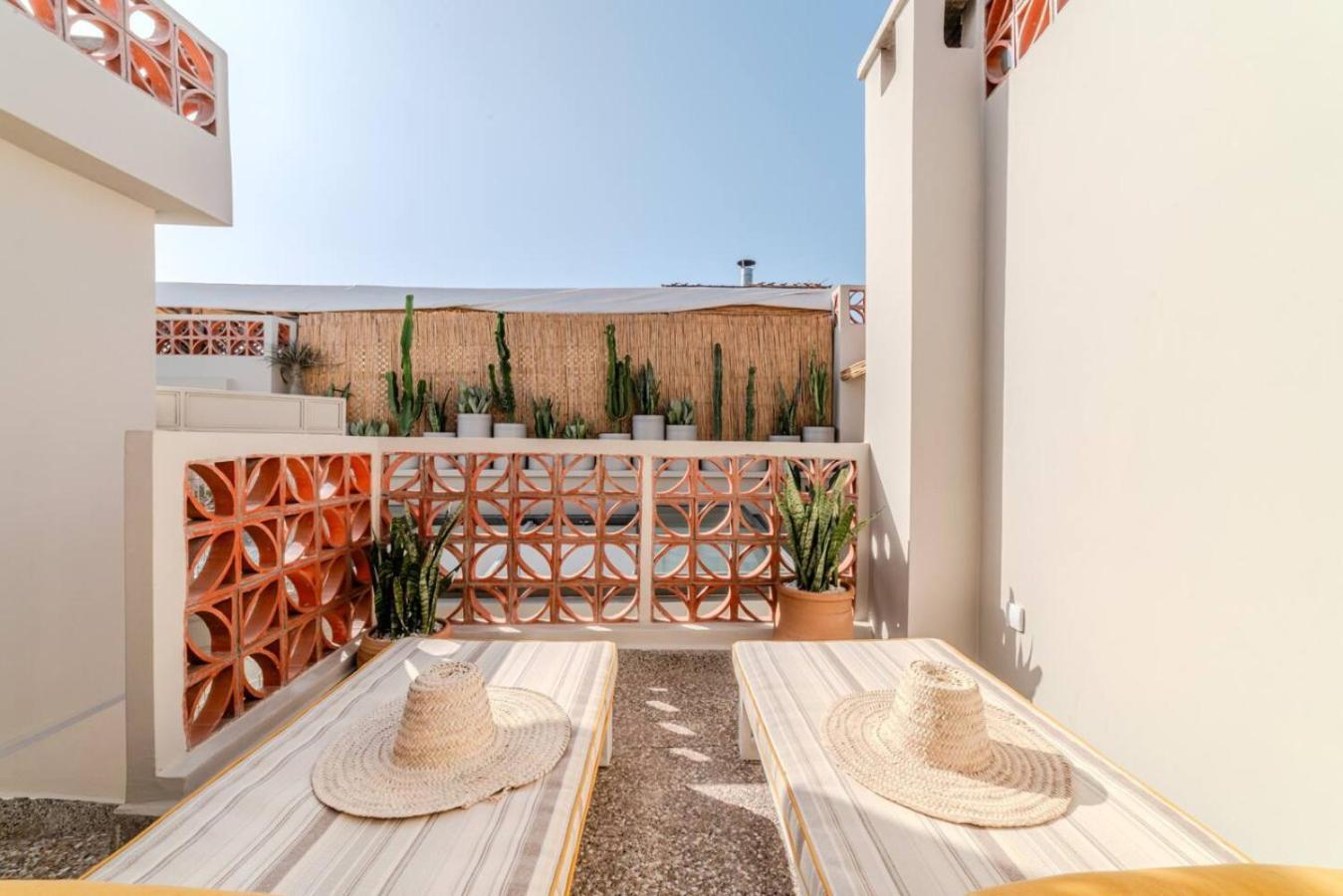 Grenade Exclusif Front Bahia Riad