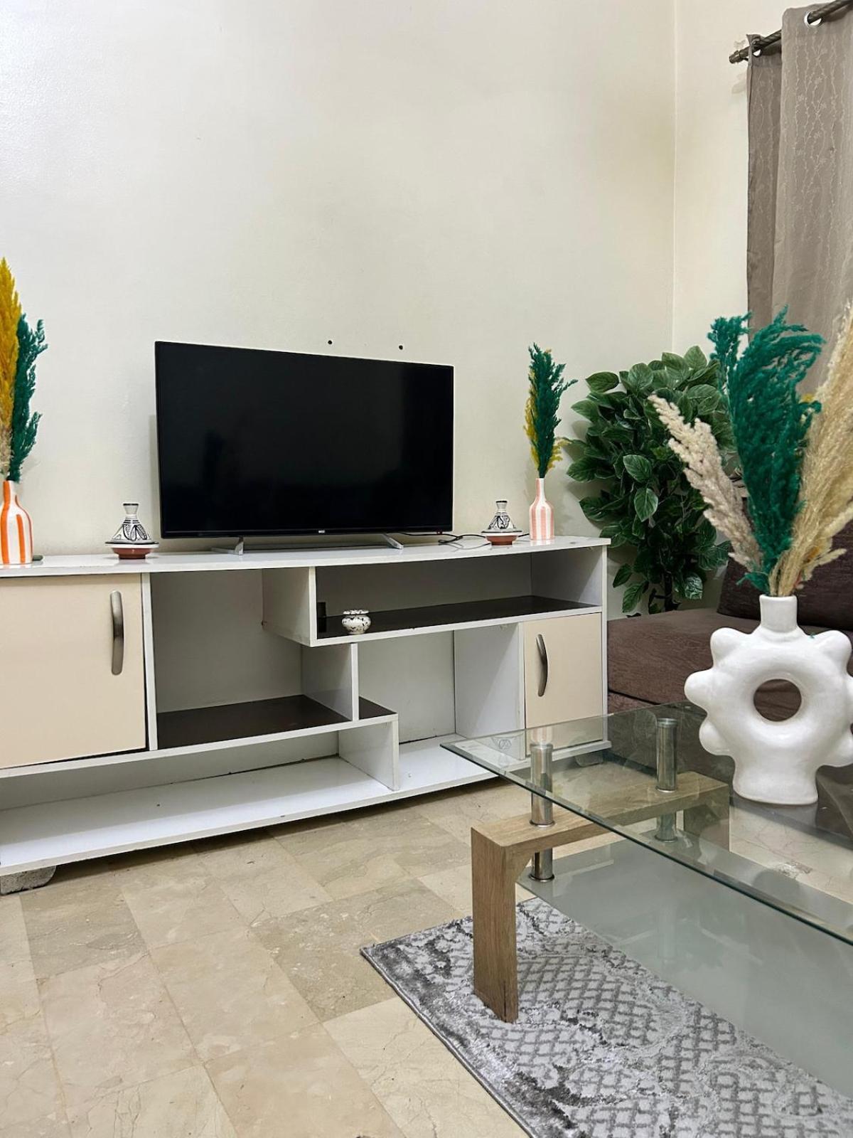 Cozy Close To Downtown Apartment *