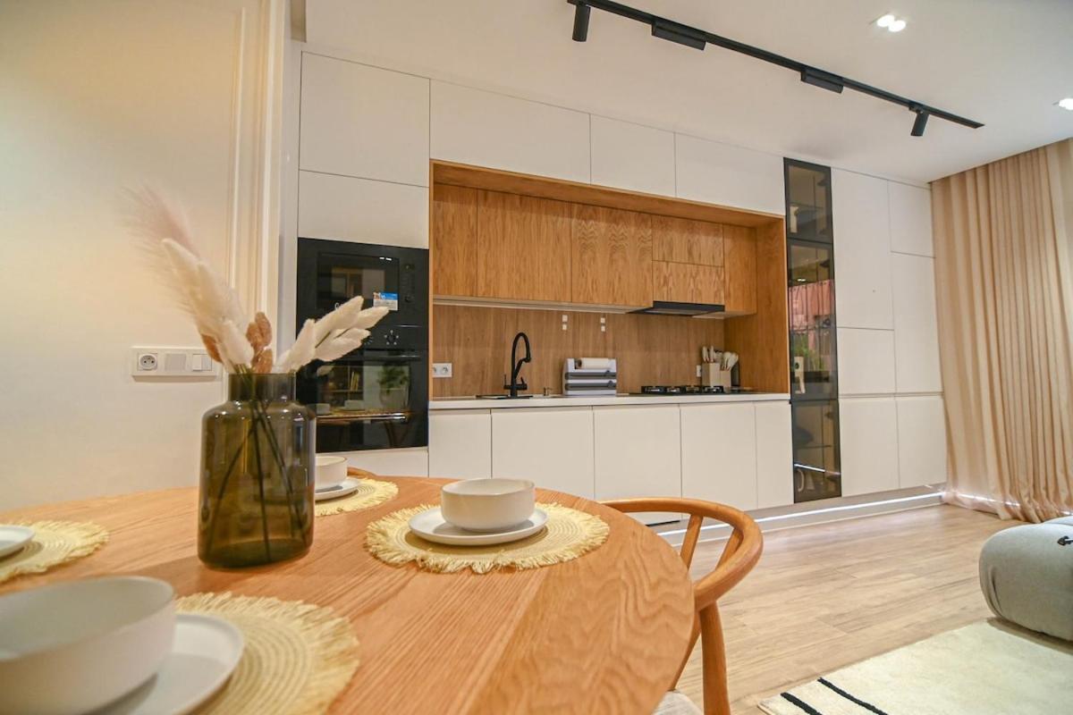 Airport Apartment *