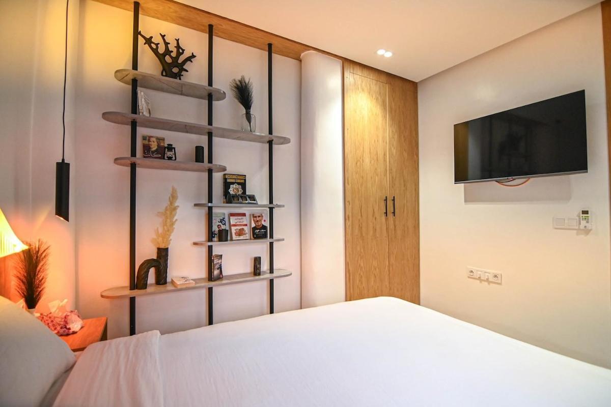 Airport Apartment *
