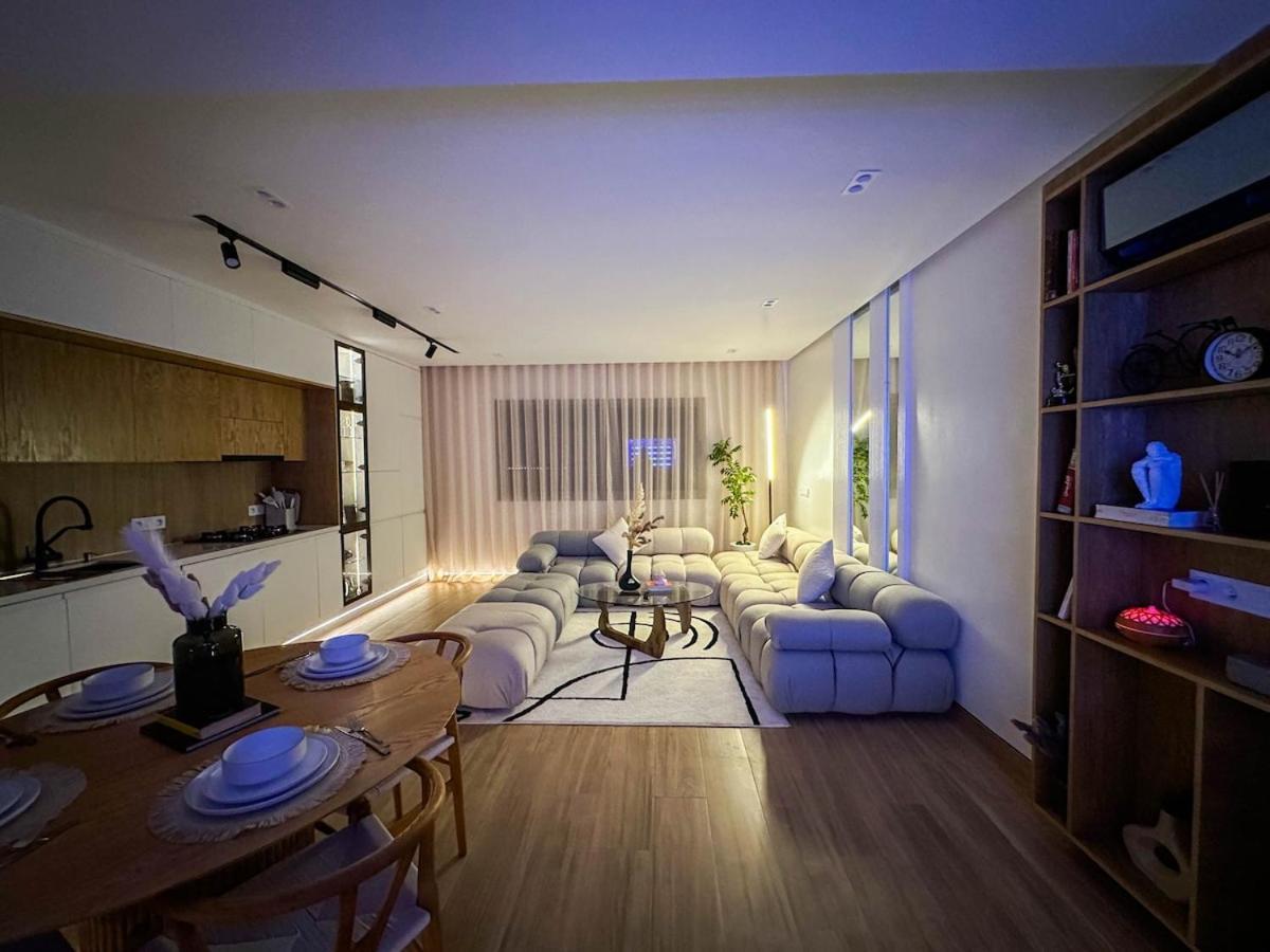 Airport Apartment *