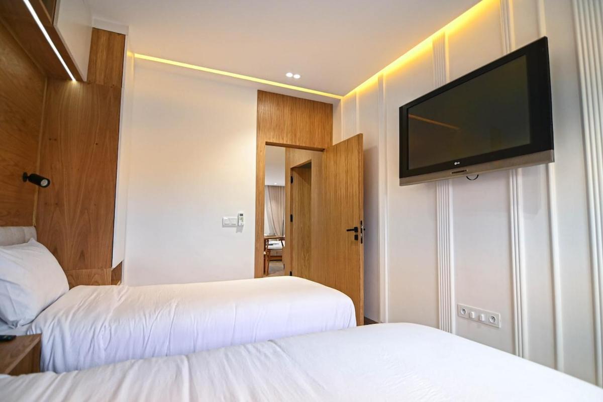 Airport Apartment *