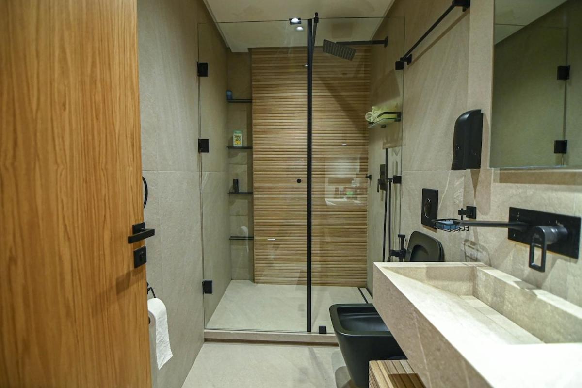 Airport Apartment