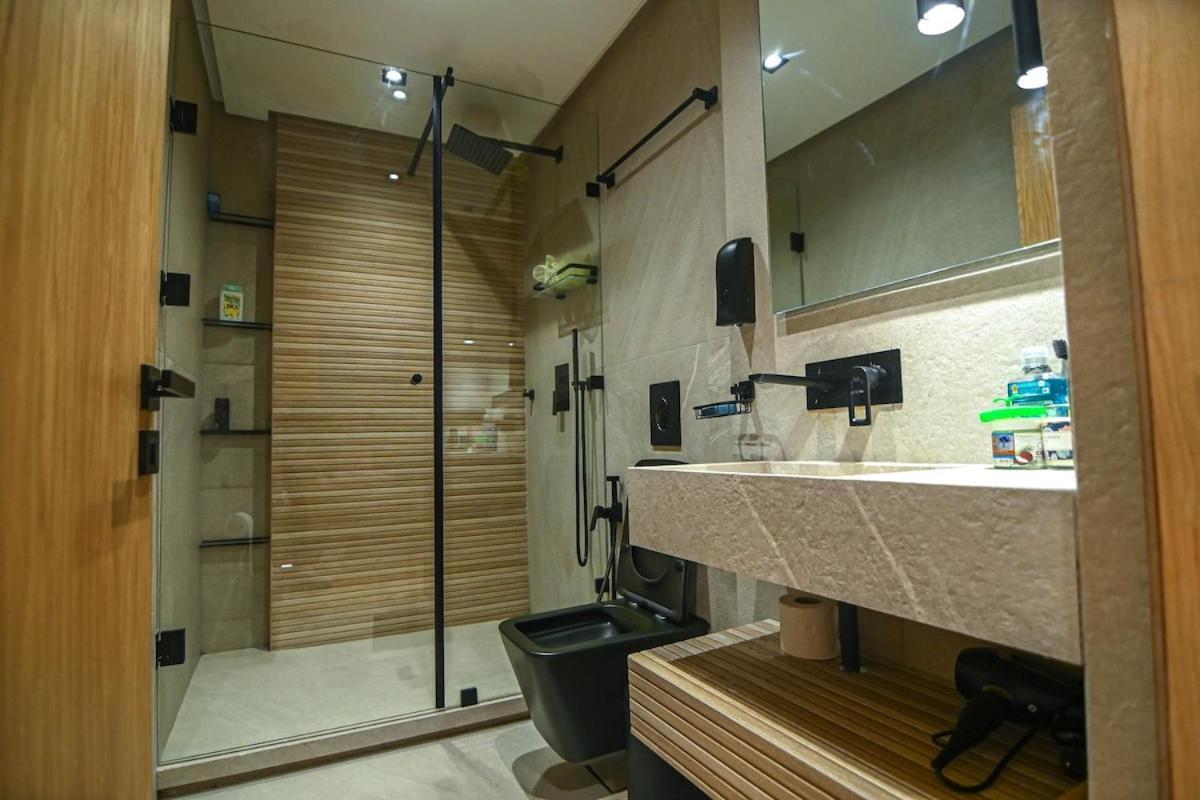 Airport Apartment