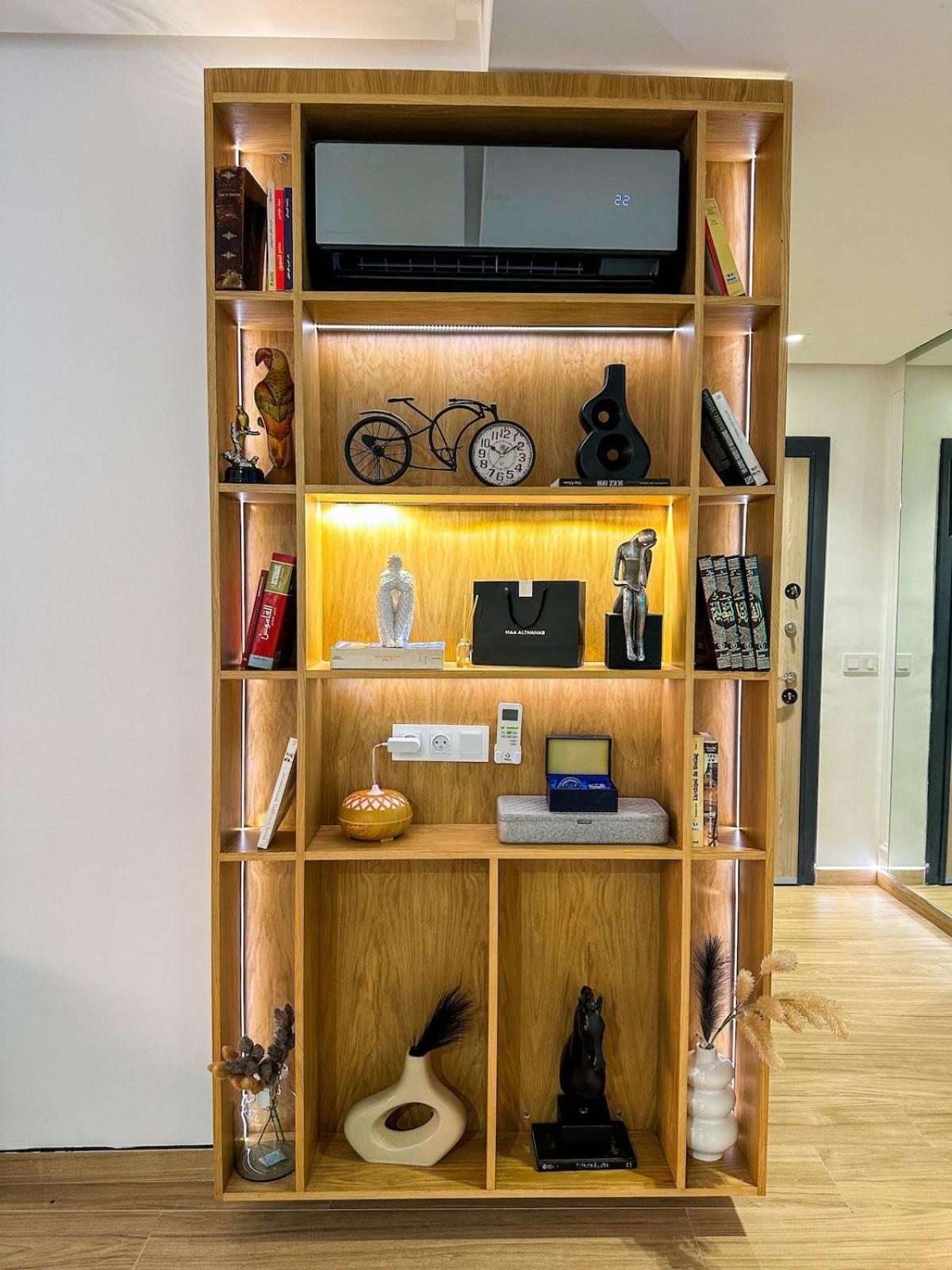 Airport Apartment *