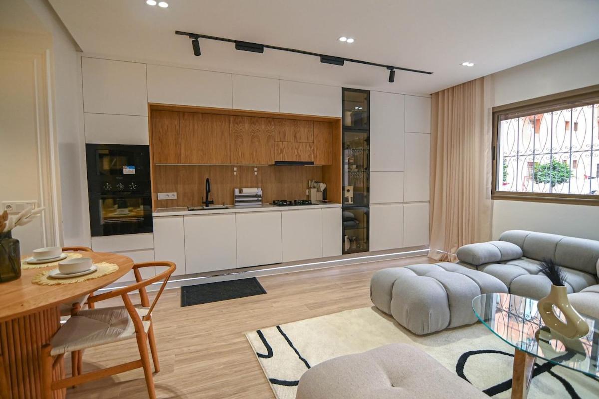 Airport Apartment *